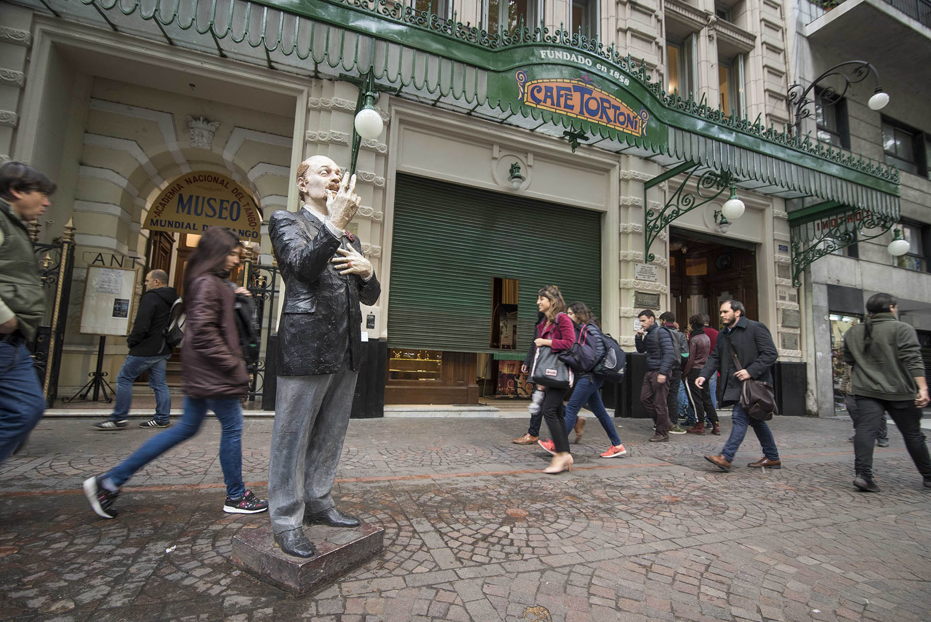 Café Tortoni, fundado en 1858 en el barrio porteño de Monserrat. En el 2018, este mítico café-bar cumple su 160 aniversario