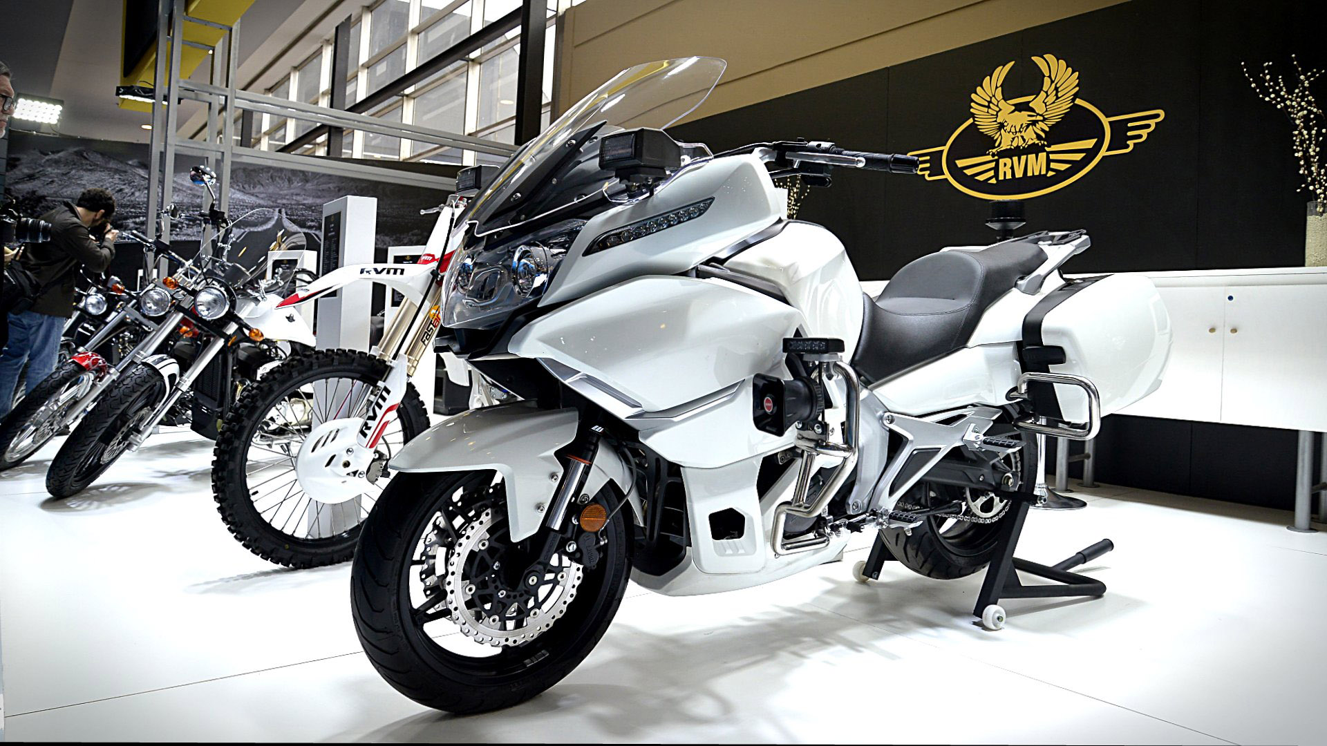 La organización, a cargo de la Cámara de Fabricantes de Motovehículos (CAFAM) y de la firma Messe Frankfurt Argentina, anticipó que habrá lanzamientos de prototipos, presentaciones de nuevos modelos, sorpresas y shows para los visitantes