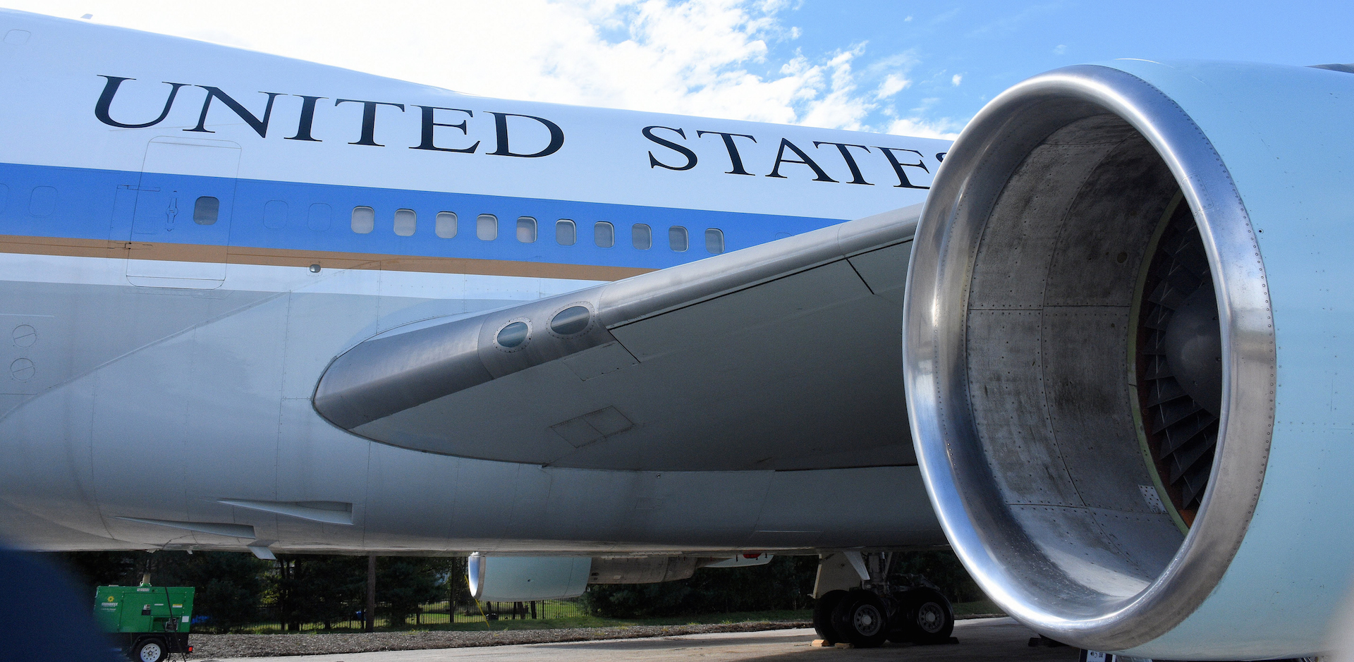 En una réplica del Air Force One, los visitantes ven cómo viaja el  inquilino de la Casa Blanca - Infobae
