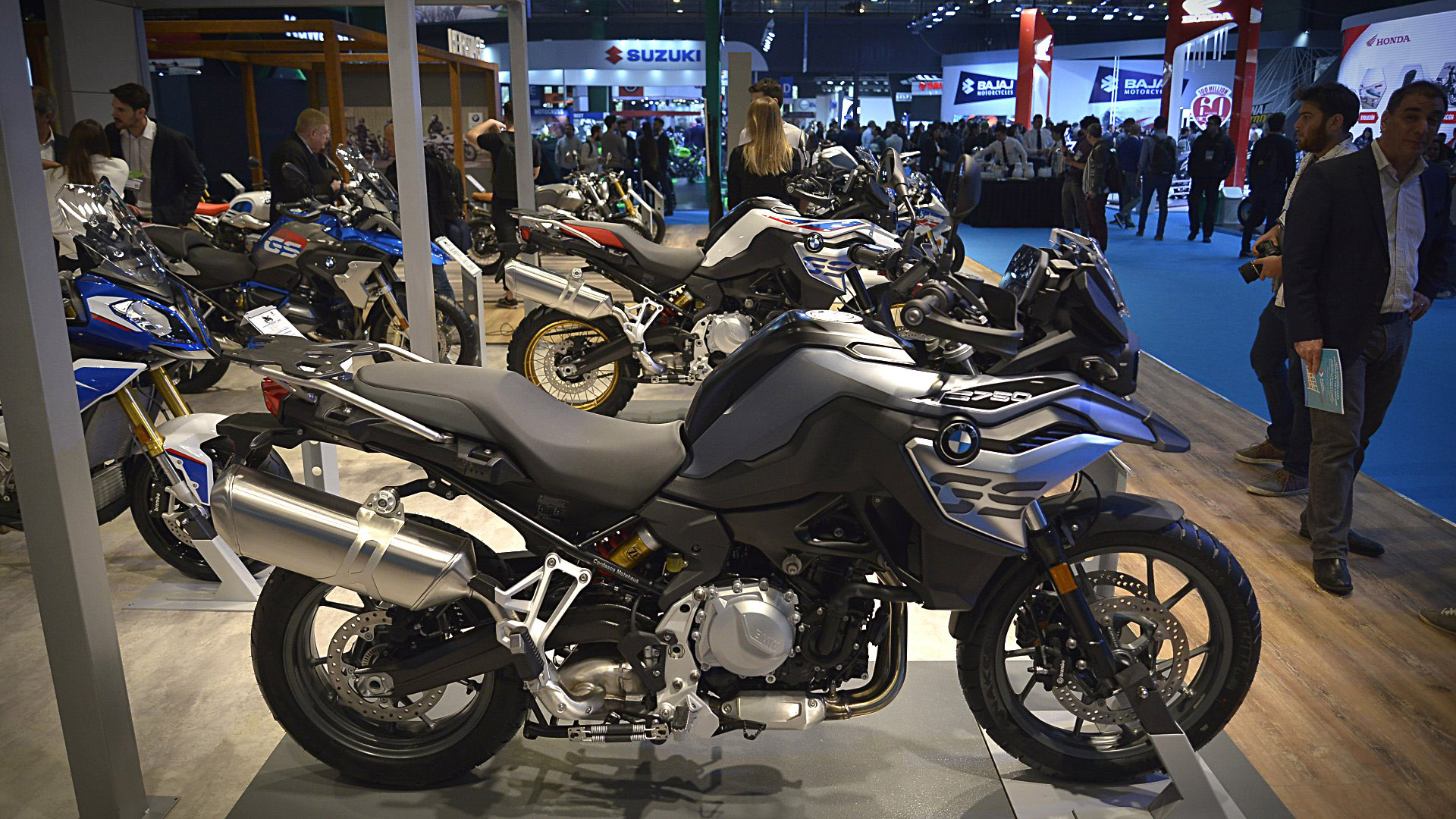 BMW F 750 GS: su precio de lanzamiento es de 25.800 dólares
