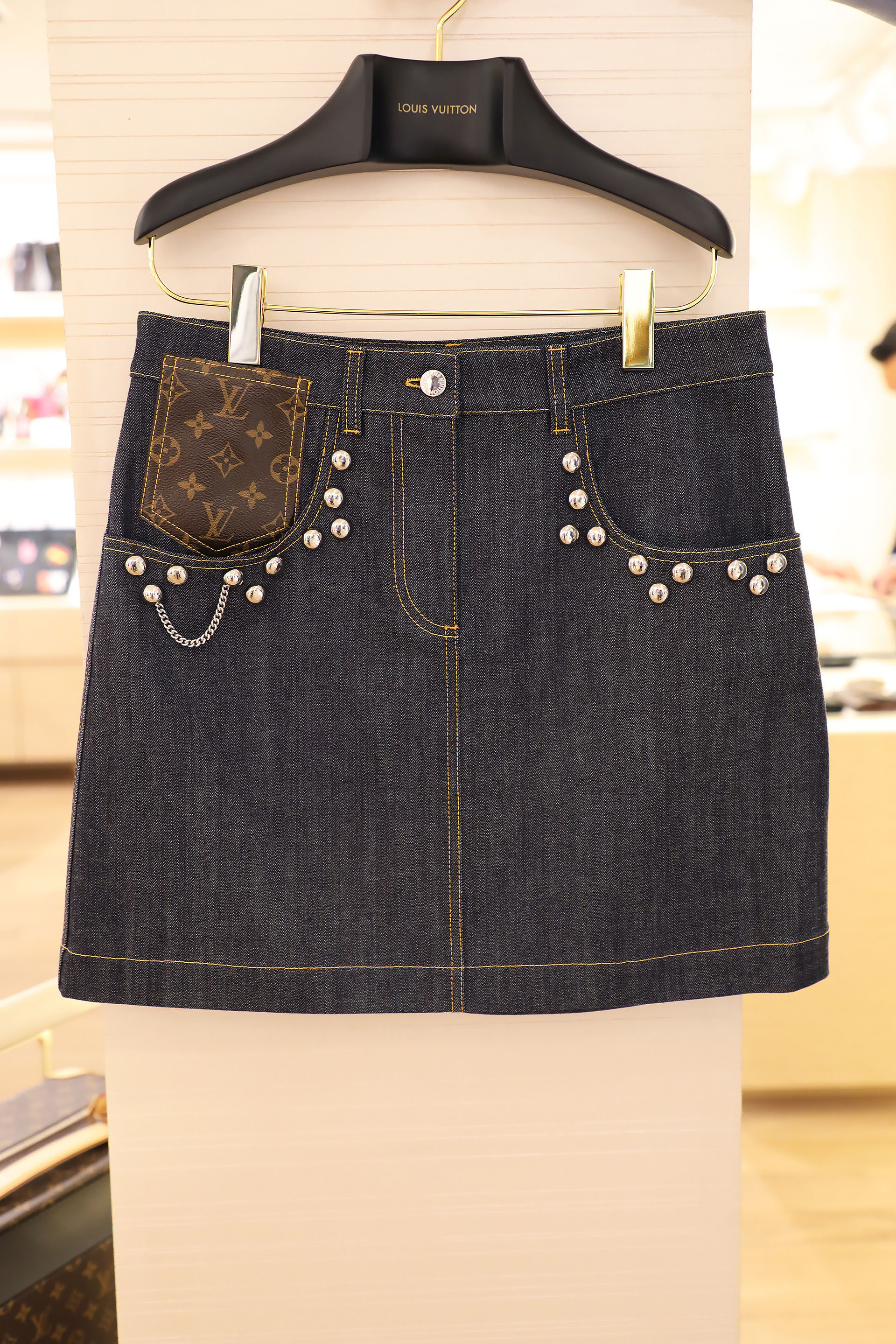 Studded skirt $ 40.000