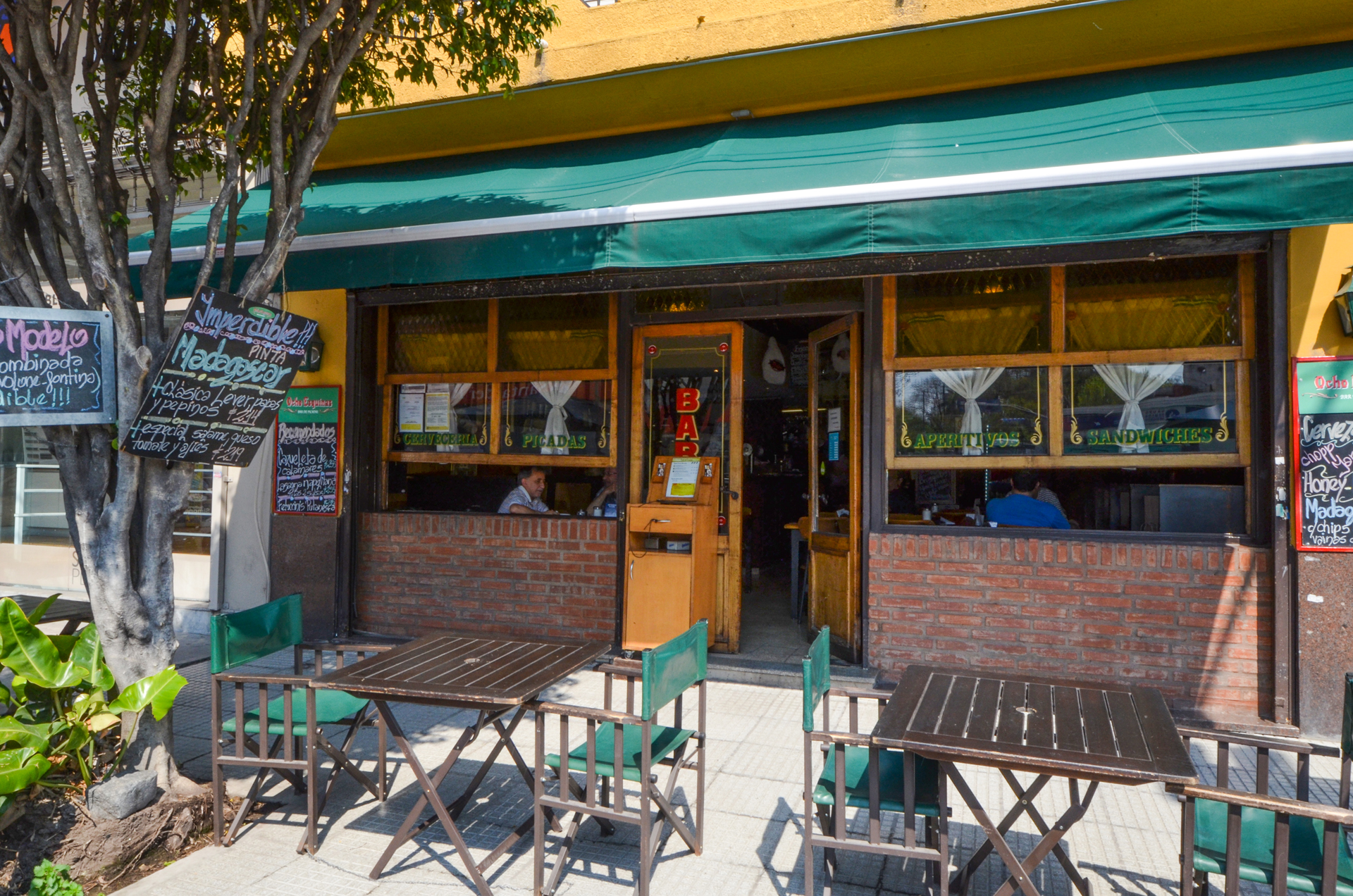 Café 8 Esquinas, un ícono de Colegiales sobre la Avenida Forest 1186