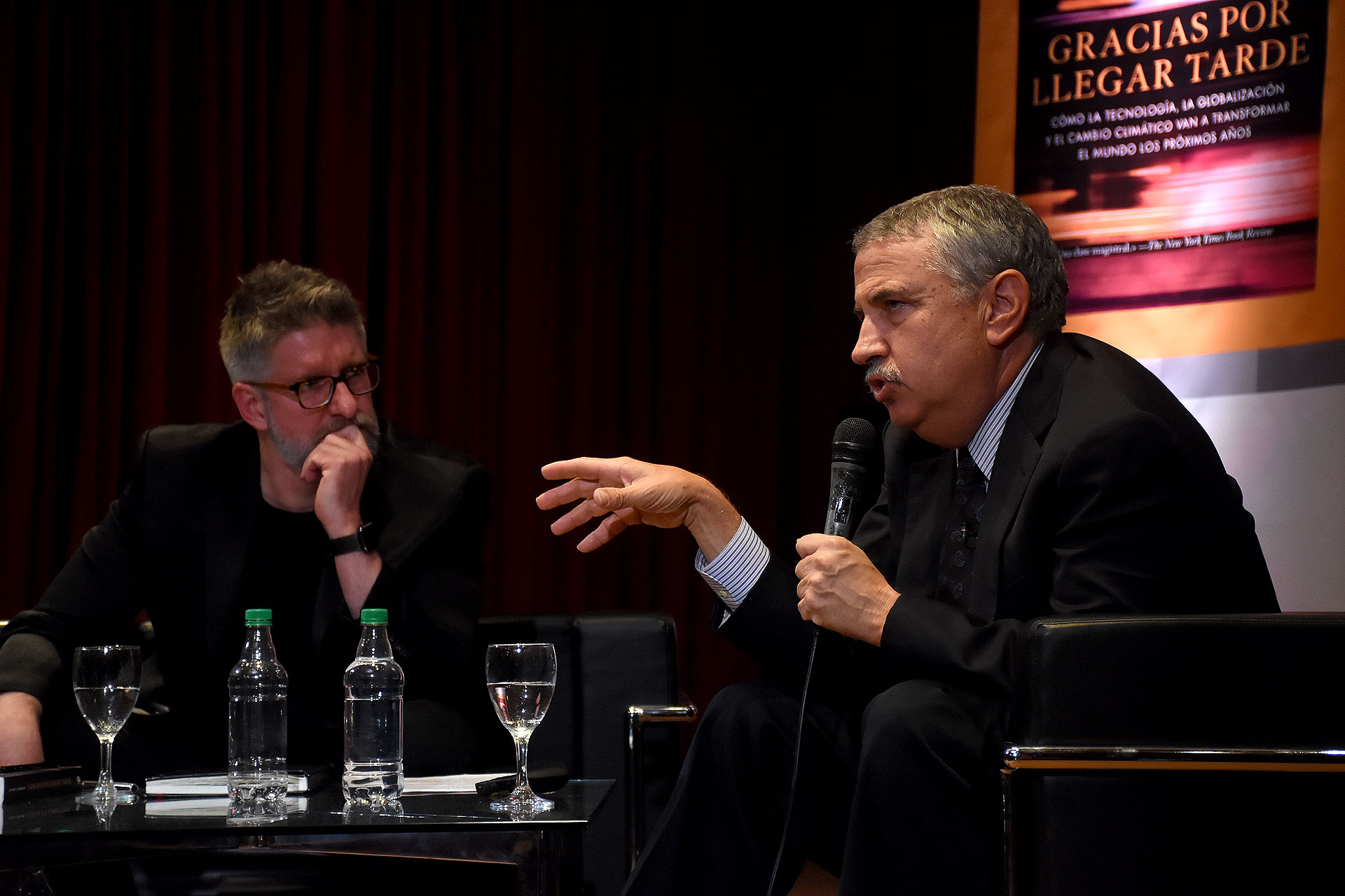 El periodista Luis Novaresio y el escritor estadounidense (Fotos Nicolás Stulberg)