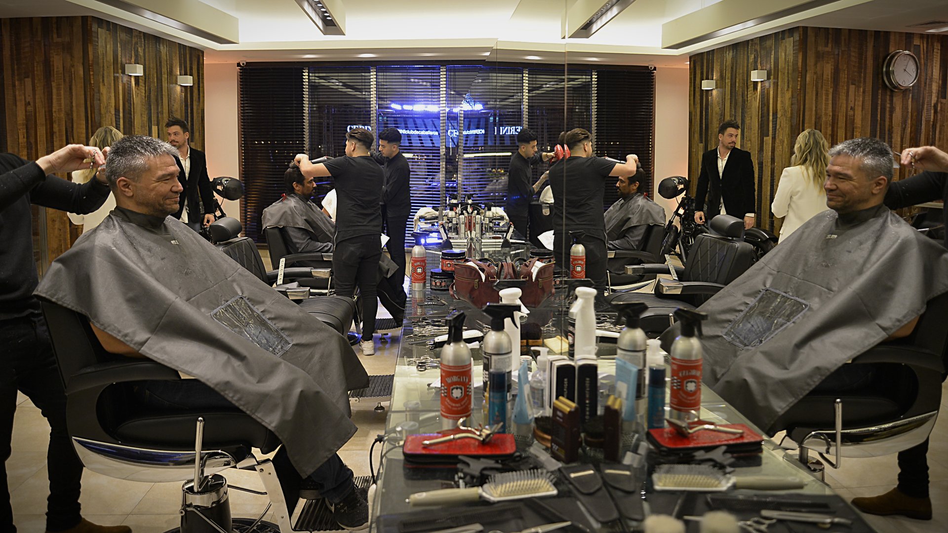 El espacio exclusivo para ellos funcionará como barbería y peluquería