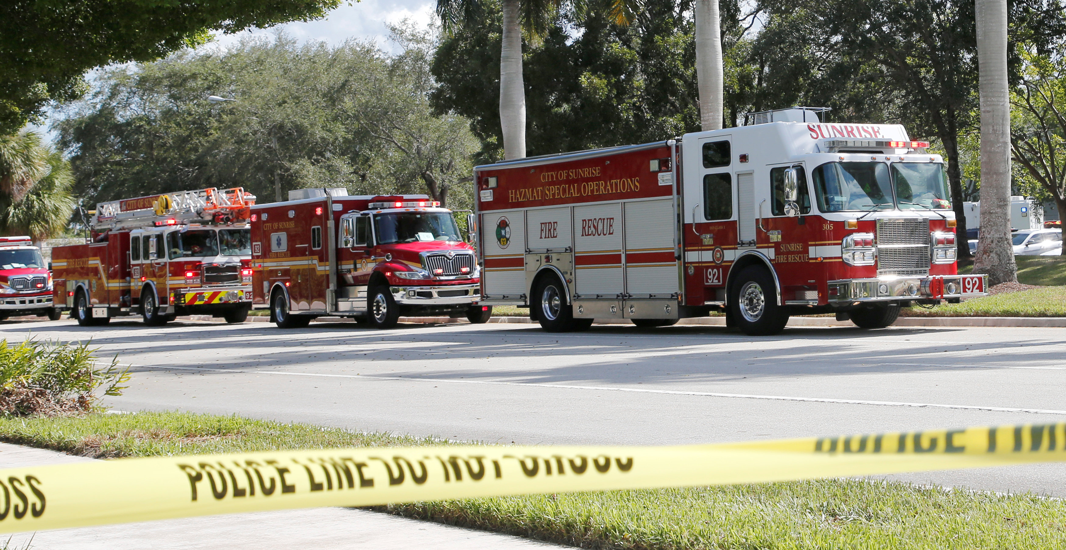 Los equipos de emergencia en Sunrise, Florida (REUTERS/Joe Skipper)