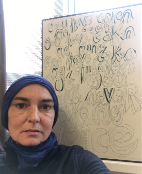Sinead O’Connor se cambió el nombre a Shuhada Davitt