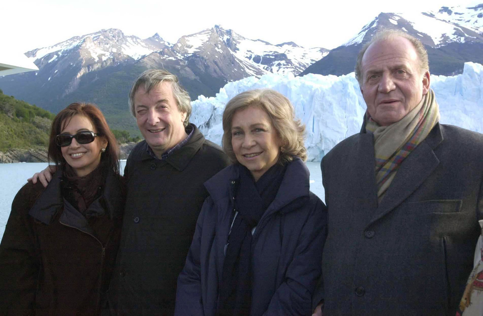 El presidente Néstor Kirchner y su esposa Cristina junto a los reyes de España. Juan Carlos y Sofía, durante la visita que hicieron al glaciar Perito Moreno