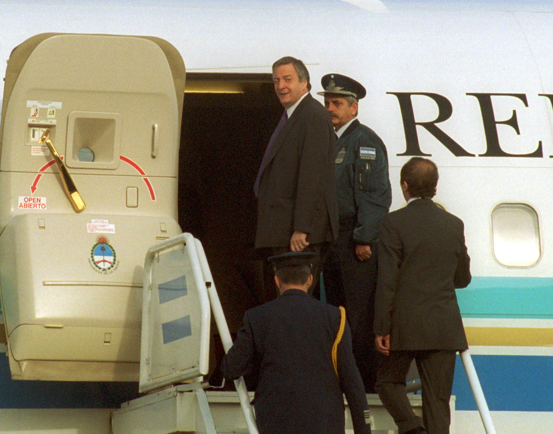 El presidente Néstor Kirchner ingresa en el Tango 01 para iniciar su viaje a EE.UU , en donde se entrevistó con el primer mandatario de ese país.