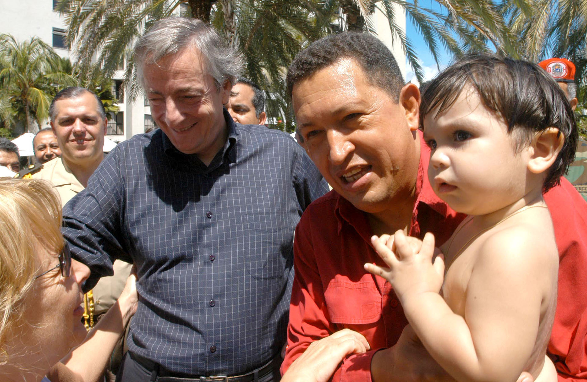 El presidente Néstor Kirchner junto al su par venezolano, Hugo Chávez, durante una visita a Venezuela