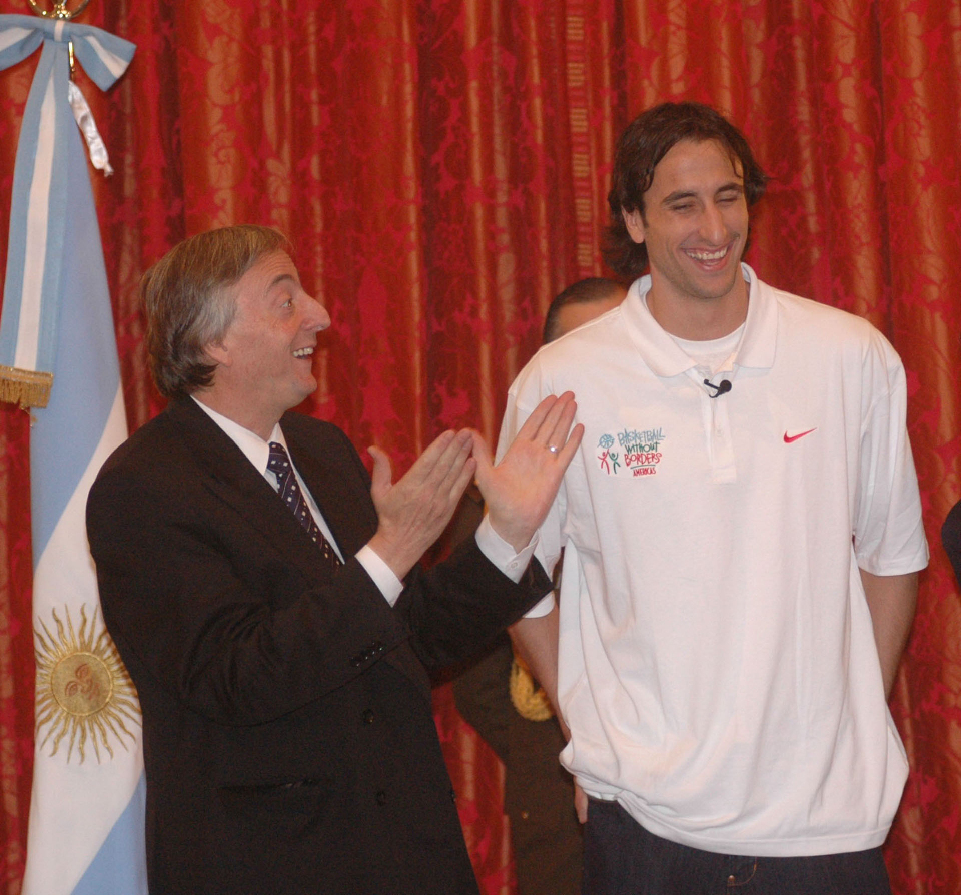 El presidente Néstor Kirchner recibió en Casa de Gobierno a Emanuel Ginobilli y a una delegación de jugadores de la NBA