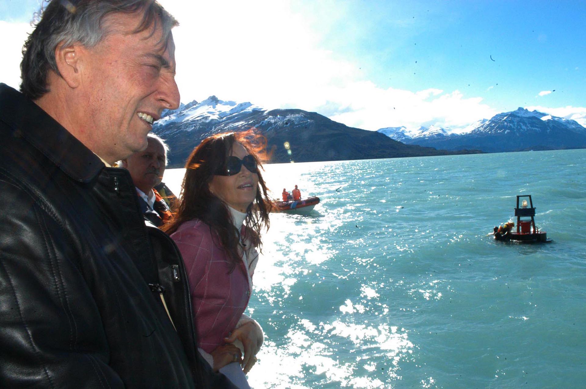 El presidente de la nación Nestor Kirchner junto a su esposa Cristina en la ciudad de El Calafate