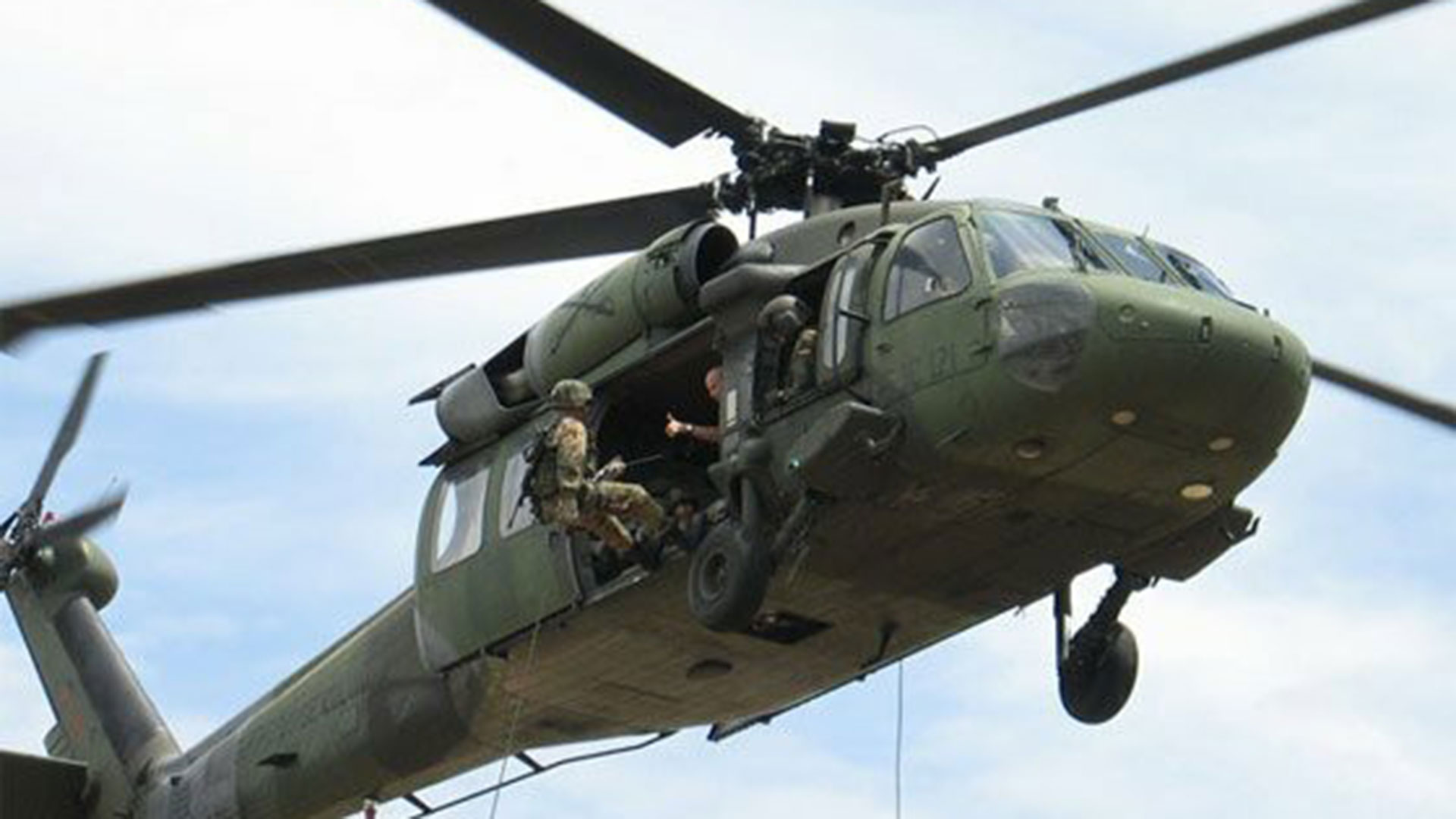 Unas 500 personas de Argelia retuvieron por horas a 60 militares e investigadores de la Fiscalía exigiendo la devolución de droga y armas incautadas, que ya estaban dentro de un helicóptero.