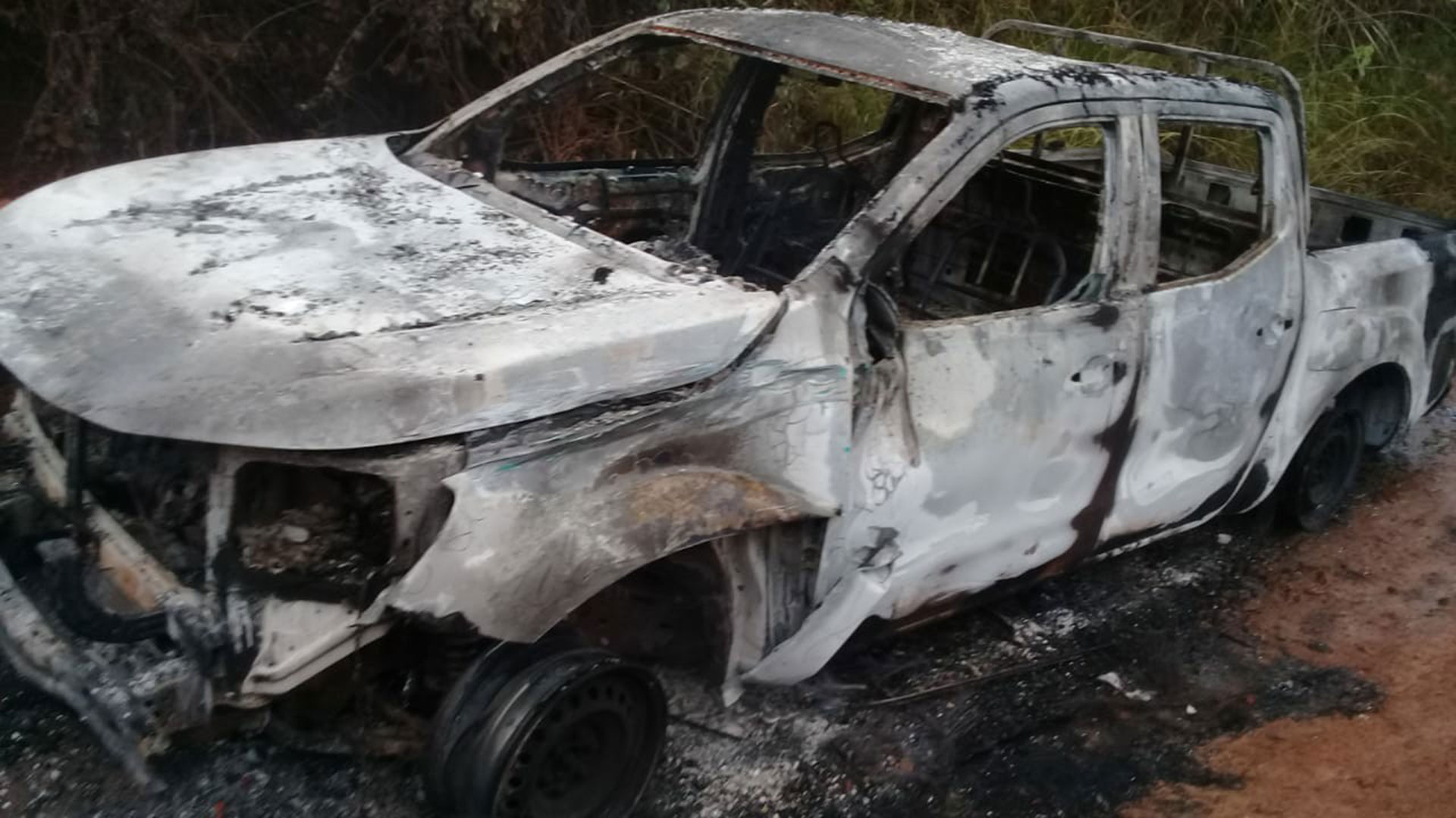 La comunidad de Patía incineró un carro policial para proteger al comandante del ELN alias ‘Conejo’.