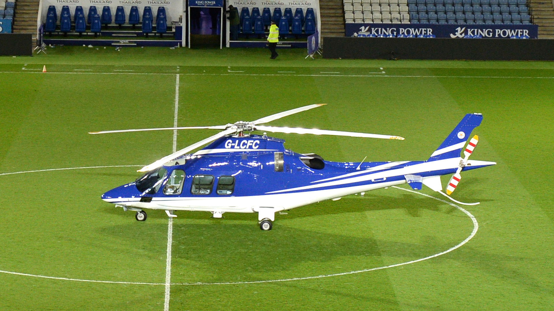 (AFP) El magnate tailandés solía irse del estadio en helicóptero