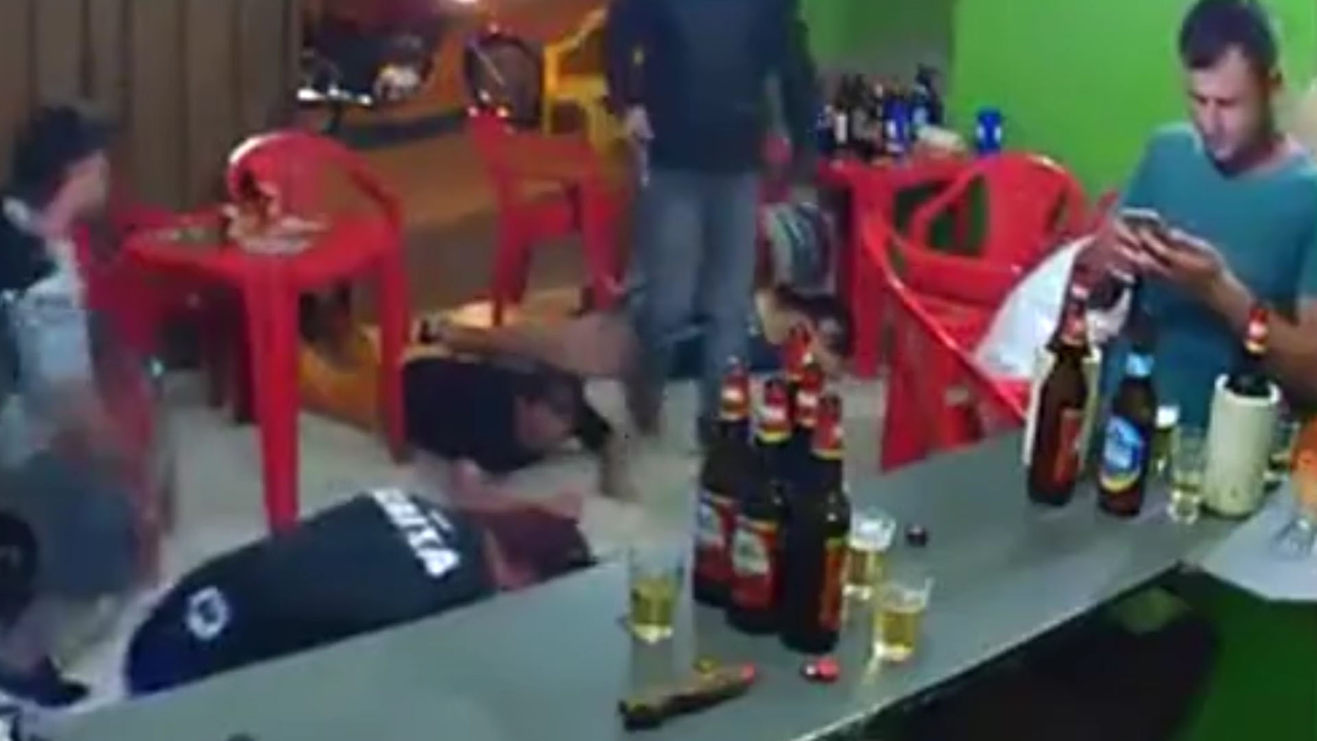 El criminal pasó por al lado suyo sin que él lo viera