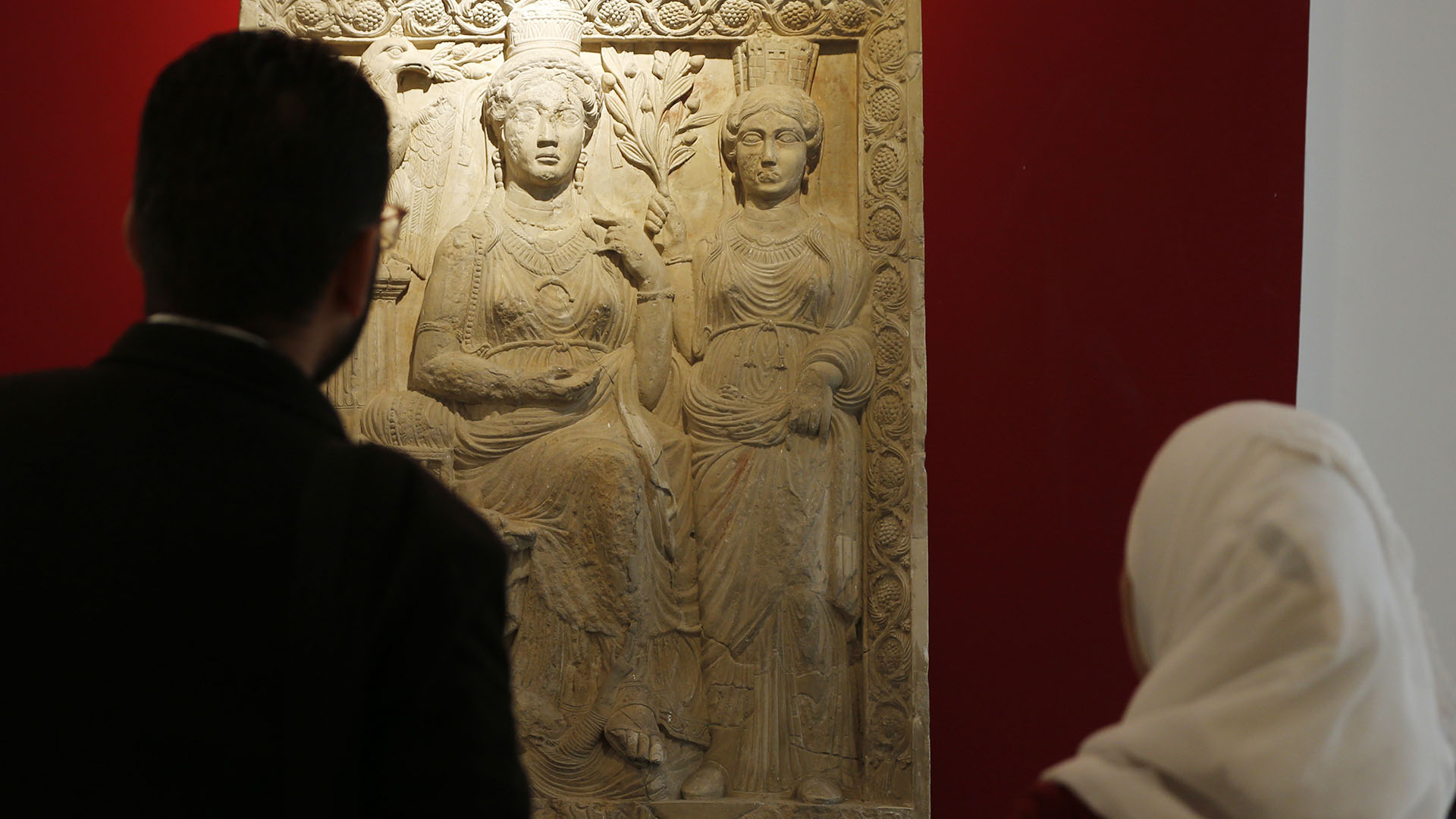 Por miedo a que el museo sufriera daños o saqueos, muchas de las piezas fueron trasladadas a lugares seguros, aunque los jardines del museo permanecieron abiertos al público