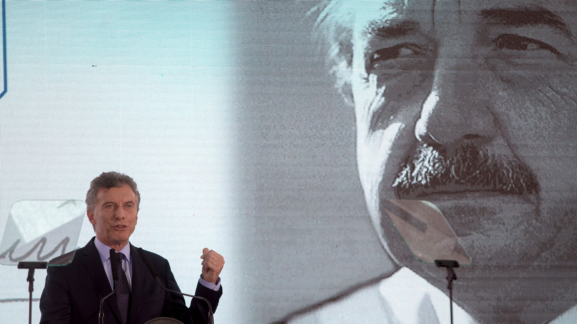 El presidente Mauricio Macri durante el homenaje a Raúl Alfonsín