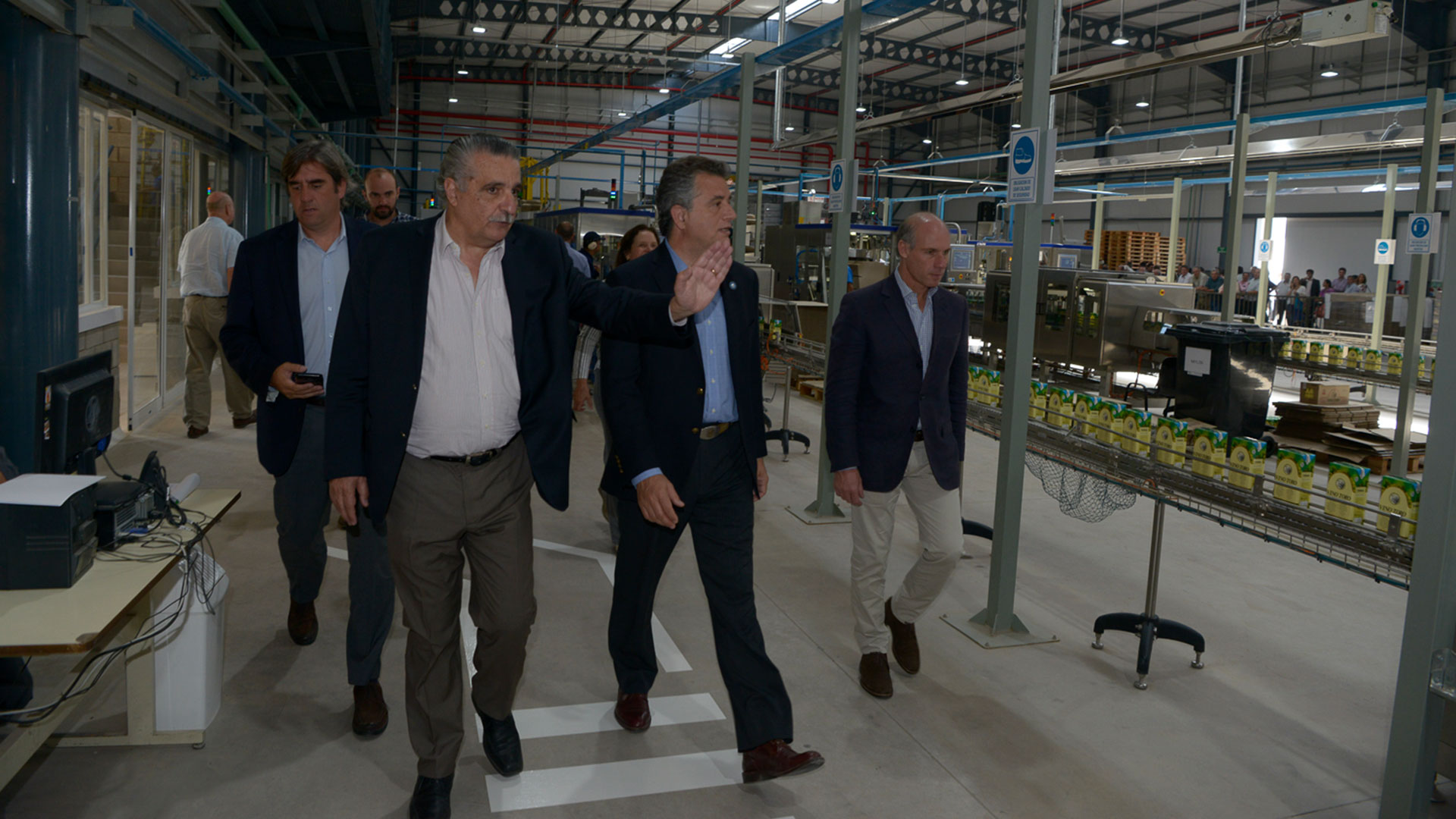El secretario de Agroindustria recorre la nueva planta fraccionadora de Vinos Toro que inauguró Fecovita