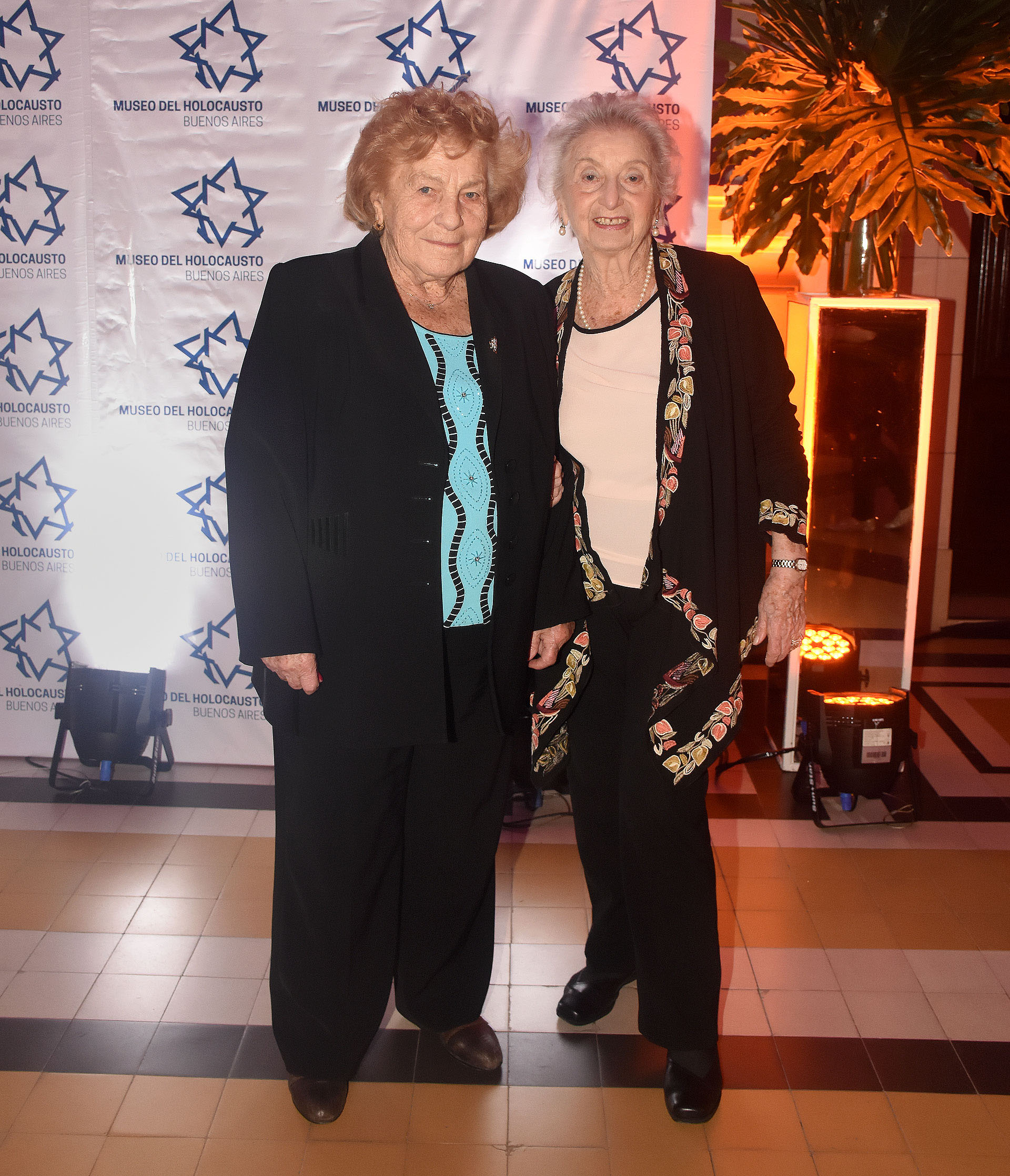 Eva Fono de Rosenthal y Hanka Dziubas Grzmot, sobrevivientes del Holocausto