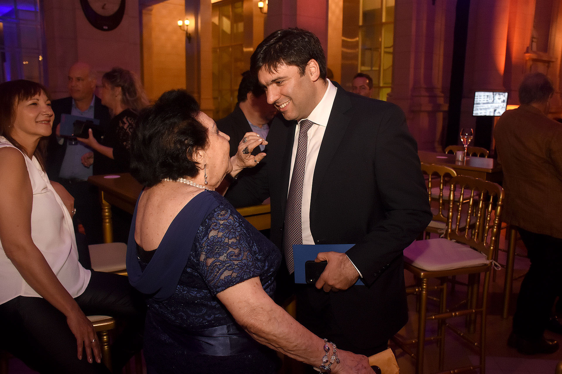 Diego Bossio saluda a Eugenia Rotsztajn Unger