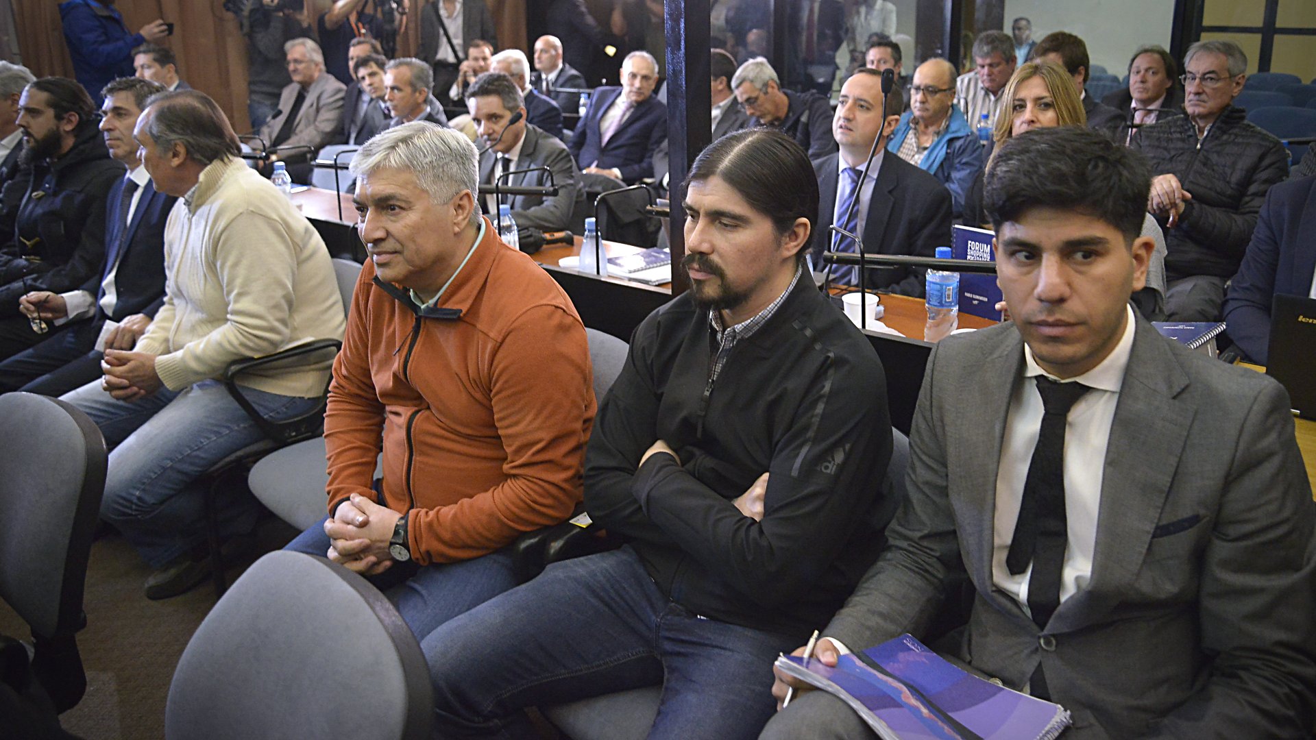 Lázaro y Martín Báez , en uno de los juicios orales. (Gustavo Gavotti)