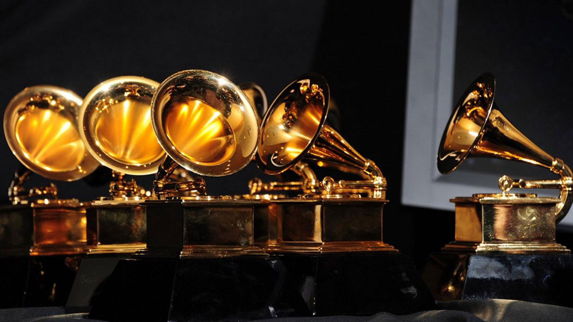 La próxima entrega de los Latin Grammy será apoyada por múltiples plataformas de Univision que incluyen a digital, social media y radio, en donde se podrán acceder a todos los detalles antes, durante y después de la gala