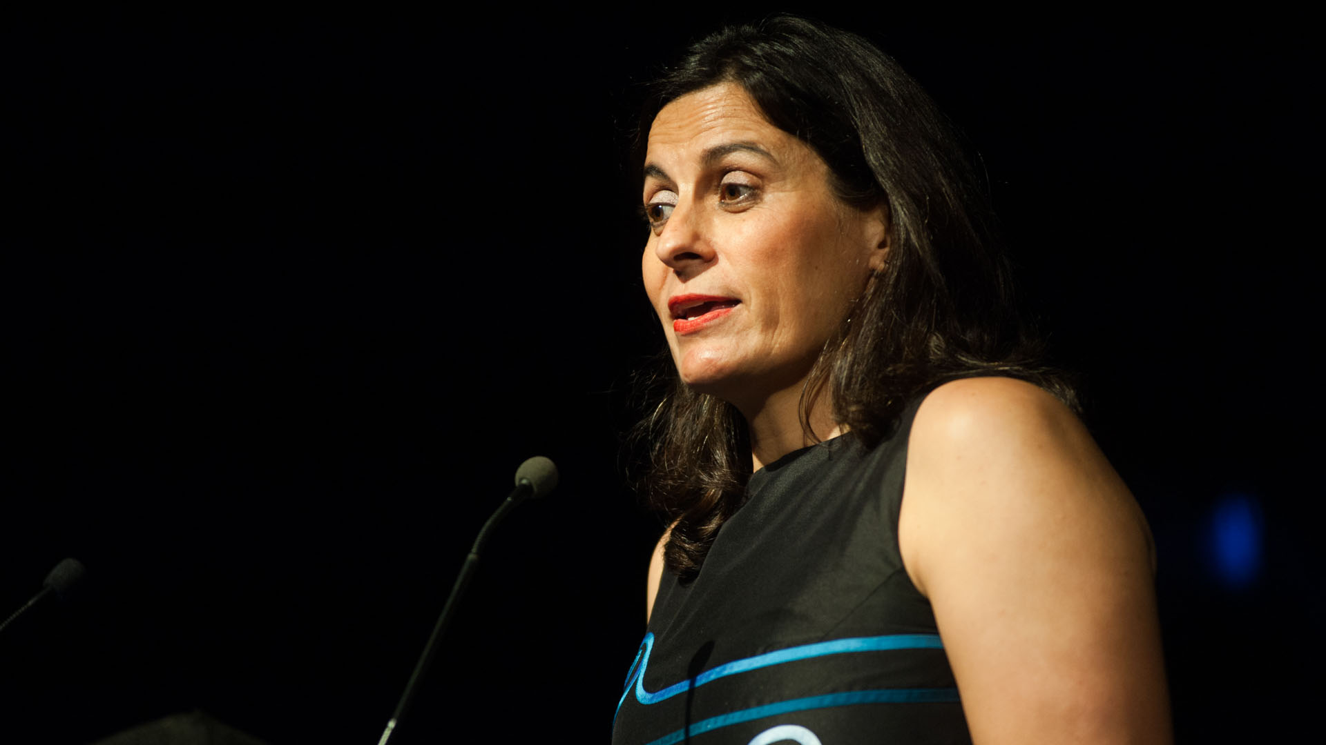 “El derecho a la libre expresión y a la participación adolescente está consagrado en la Constitución Argentina y en la leyes de Protección Integral de Derechos. La ley nos dice a los adultos que tenemos que escuchar”, afirmó durante su discurso la representante adjunta de UNICEF Argentina, Ana De Mendoza. “Escuchar es abrir espacios para que, los chicos y chicas, puedan decir lo que sienten y lo que piensan. Queremos escuchar lo que tienen para decirnos y valorar sus opiniones como ciudadanos”