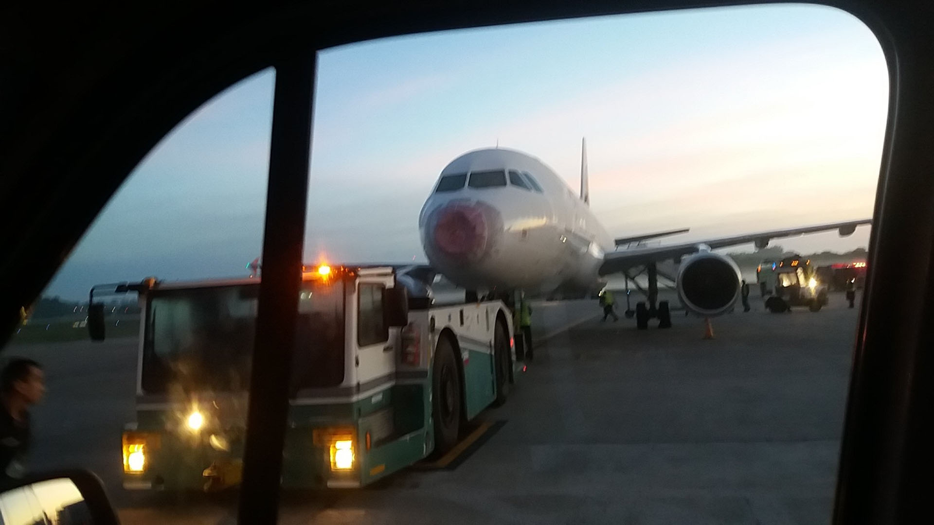 El piloto se declaró en emergencia y pidió prioridad para aterrizar en Ezeiza (foto: @siular1)