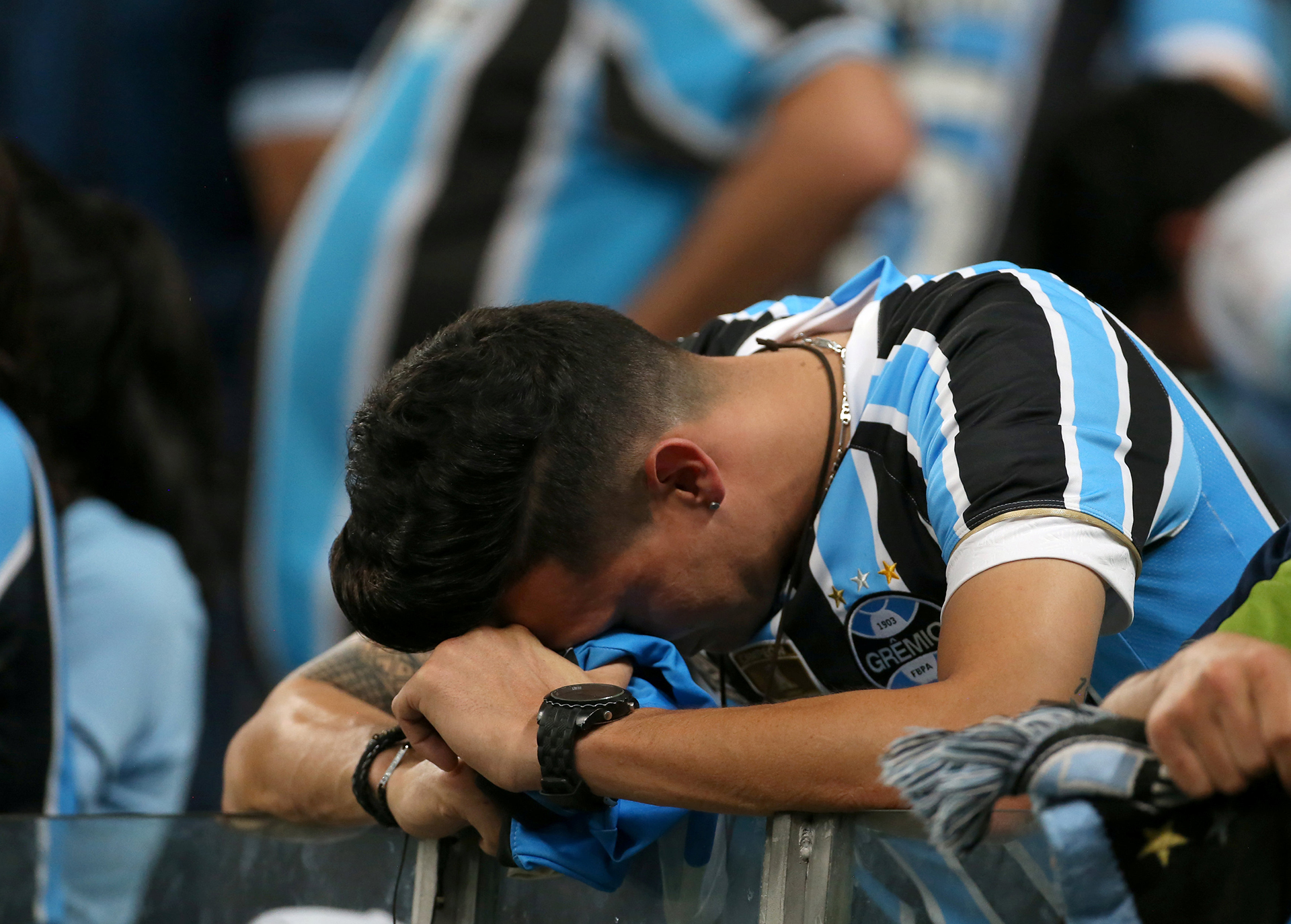 Otro hincha en el que se resume la decepción de Gremio de Porto Alegre (REUTERS)