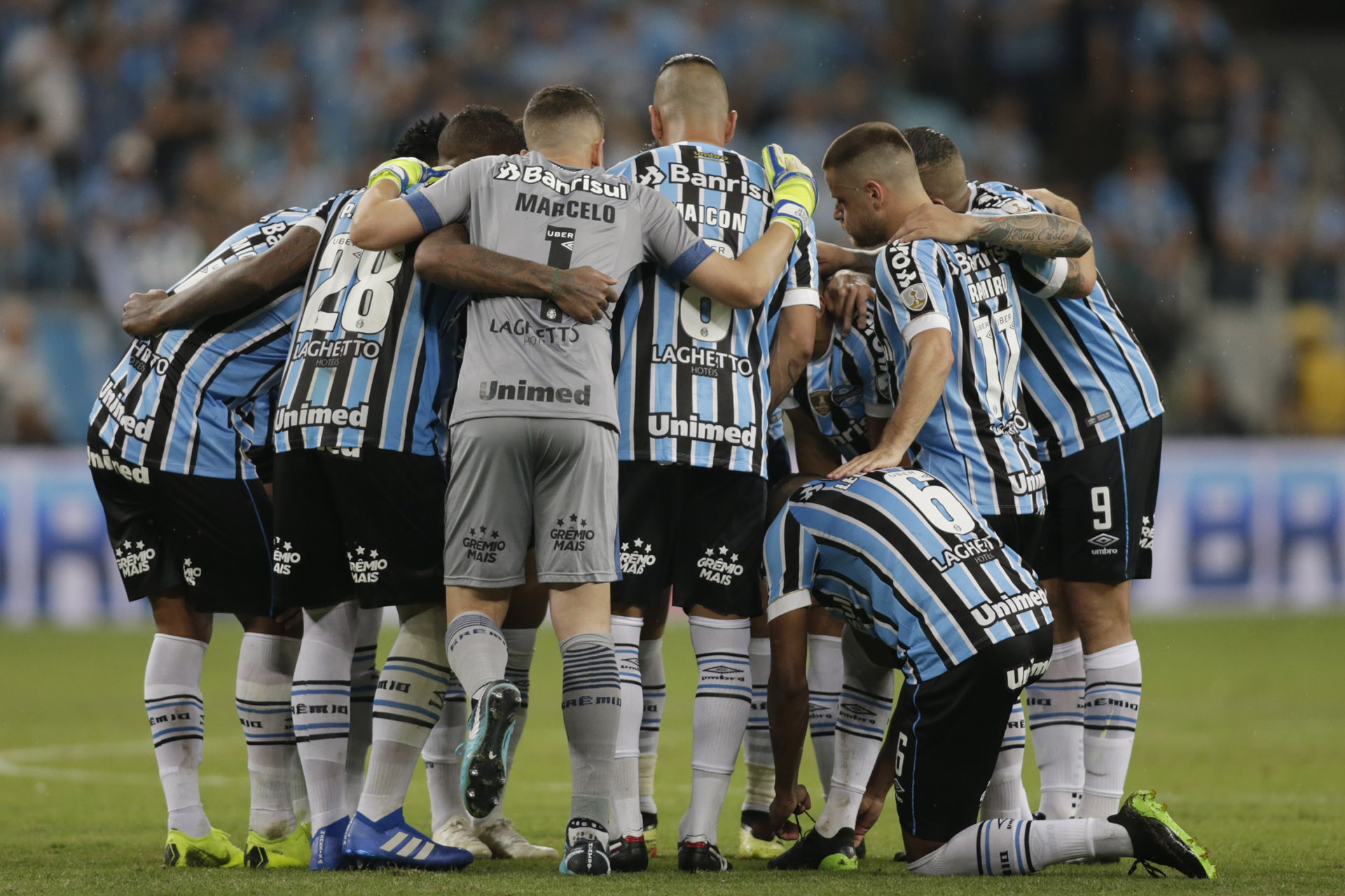 Los jugadores de Gremio de Porto Alegre se mostraban confiados en ratificar lo hecho en la ida de la semifinal en la que vencieron a River en Buenos Aires pero fallaron en la revancha (AP )