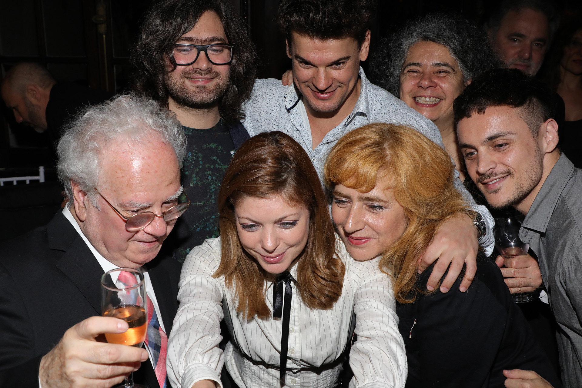 Una selfie, a cargo de la actriz Malena Figo, con Pablo Viotti, Mabel Salerno y Leandra Rodríguez, entre otros