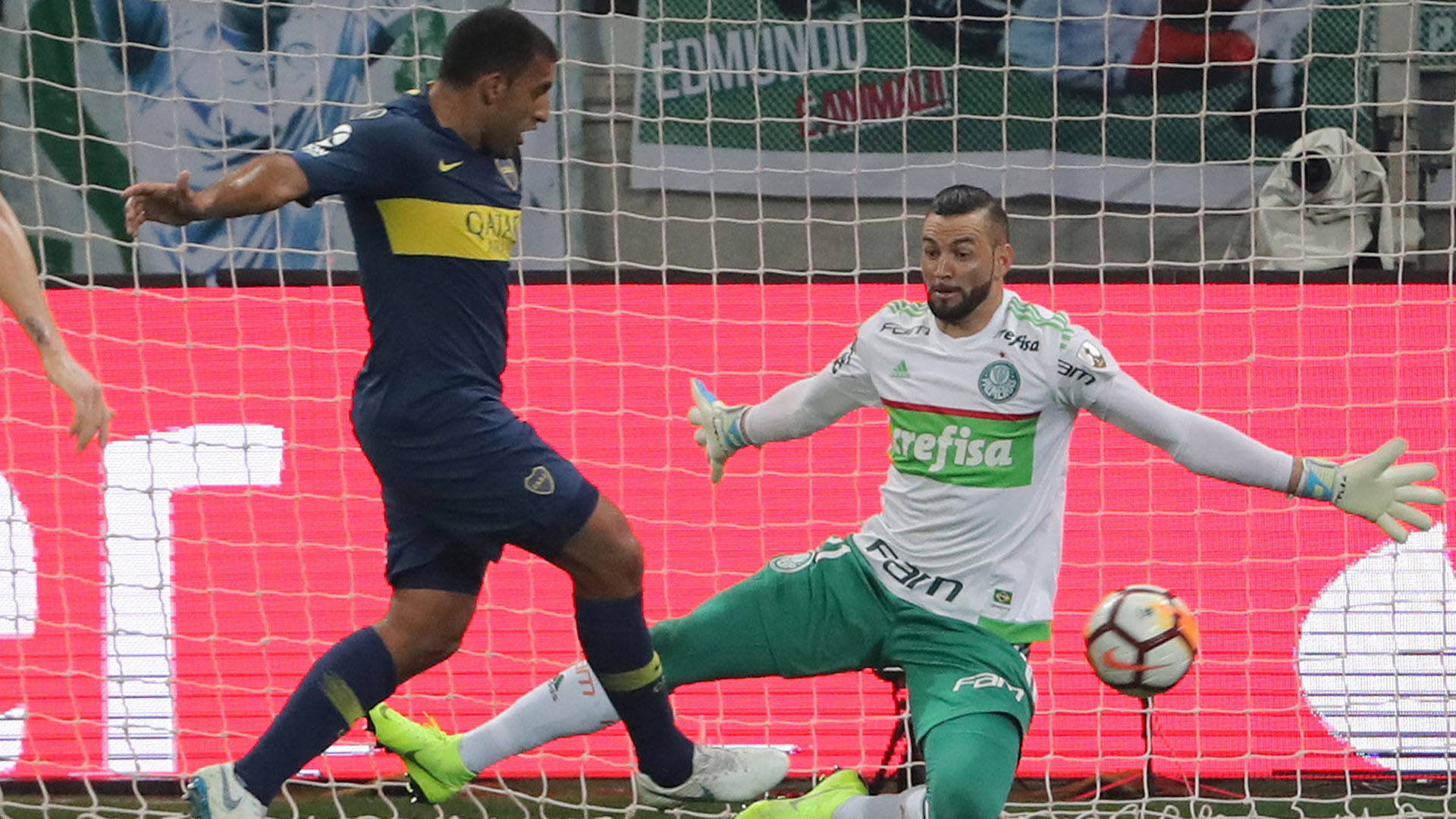 La definición de “Wanchope” Ábila para el 1-0 (Foto: Reuters)