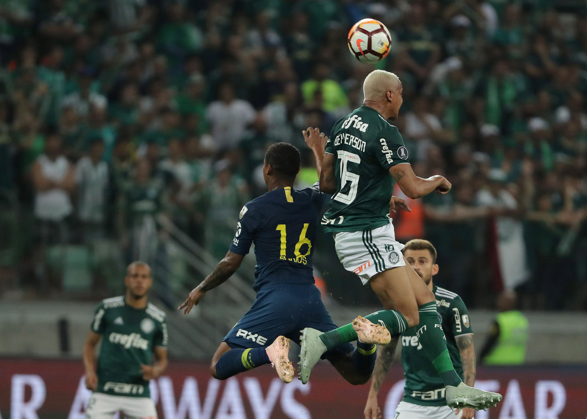 Duelo en las alturas entre Barrios y Deyverson