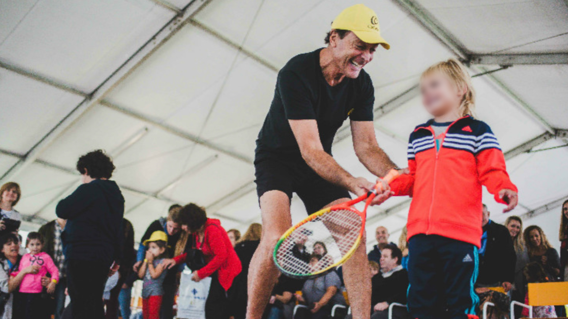 Hoy se dedica a brindar jornadas gratuitas, realizar clínicas de deportes para explayarse sobre lo valioso que es vivir en una sociedad inclusiva