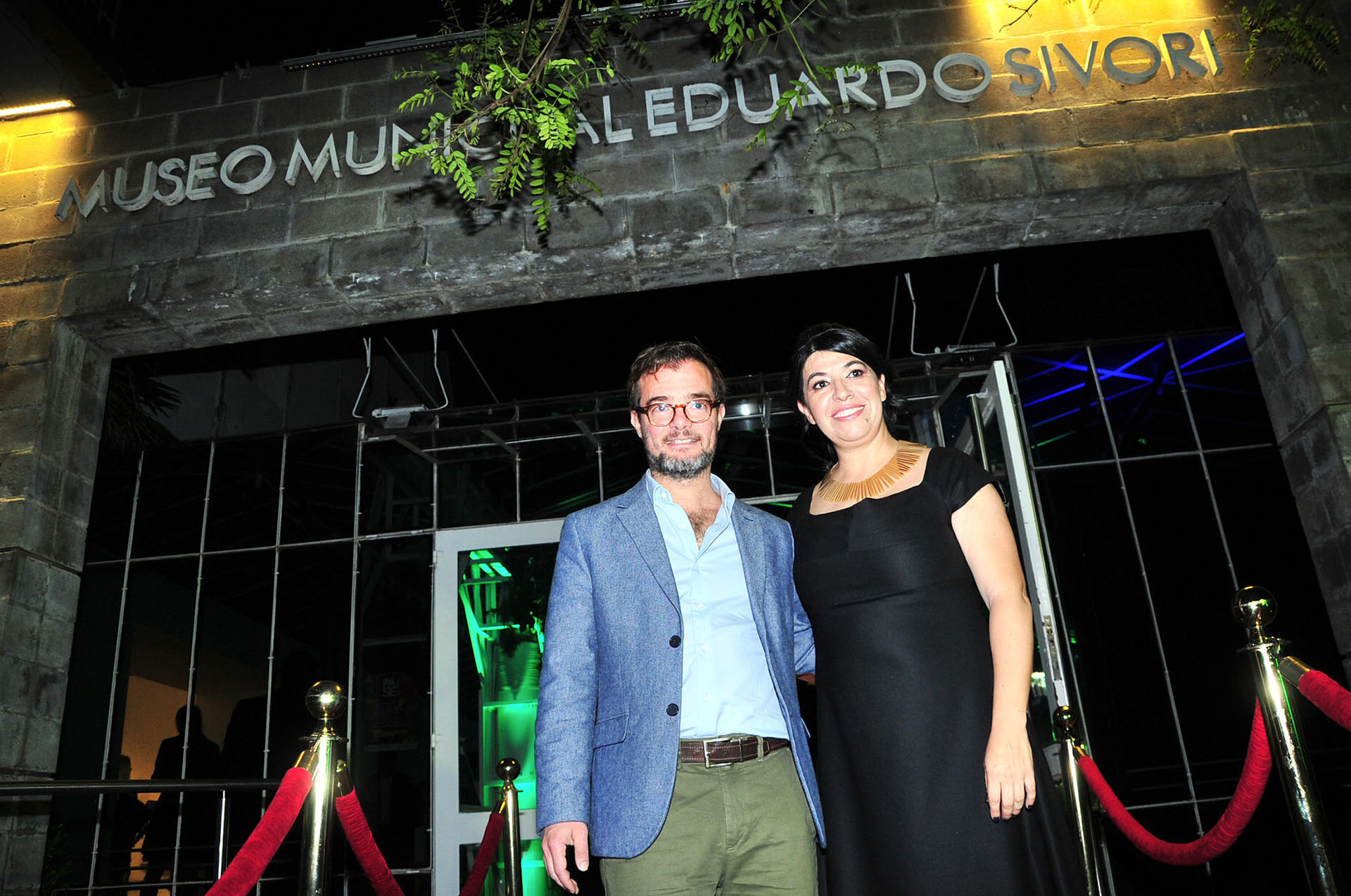 El ministro de Cultura porteño, Enrique Avogadro, junto a Teresa Riccardi, directora del Museo Eduardo Sívori, en la gran cena en la que se festejaron dos fechas fundamentales en la historia del arte argentino: 100 años del fallecimiento del gran pintor Eduardo Sívori y los primeros 80 años del Museo, al que muchos consideran “la casa de los artistas”