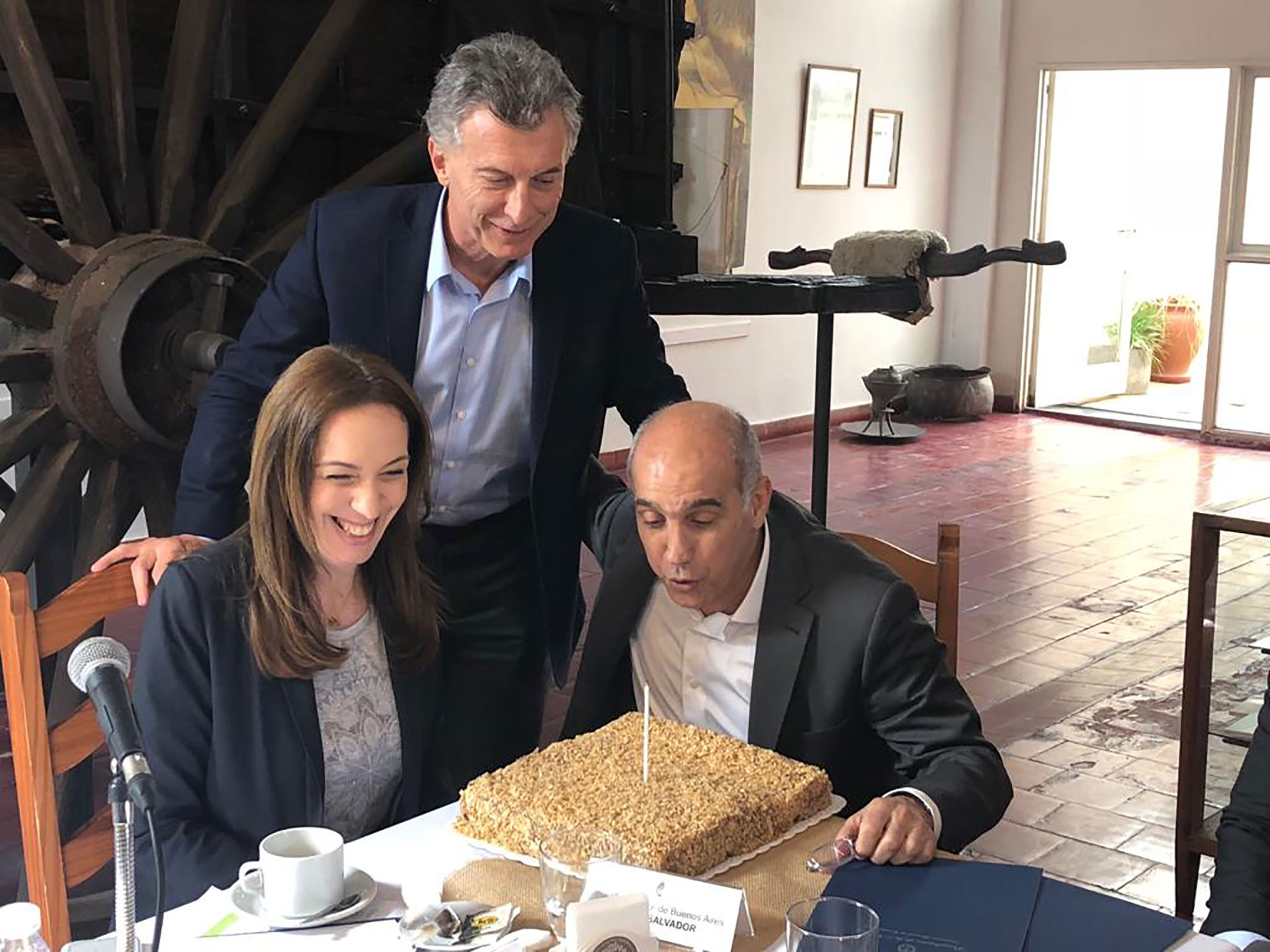 Mauricio Macri junto a María Eugenia Vidal y su vicegobernador, Daniel Salvador
