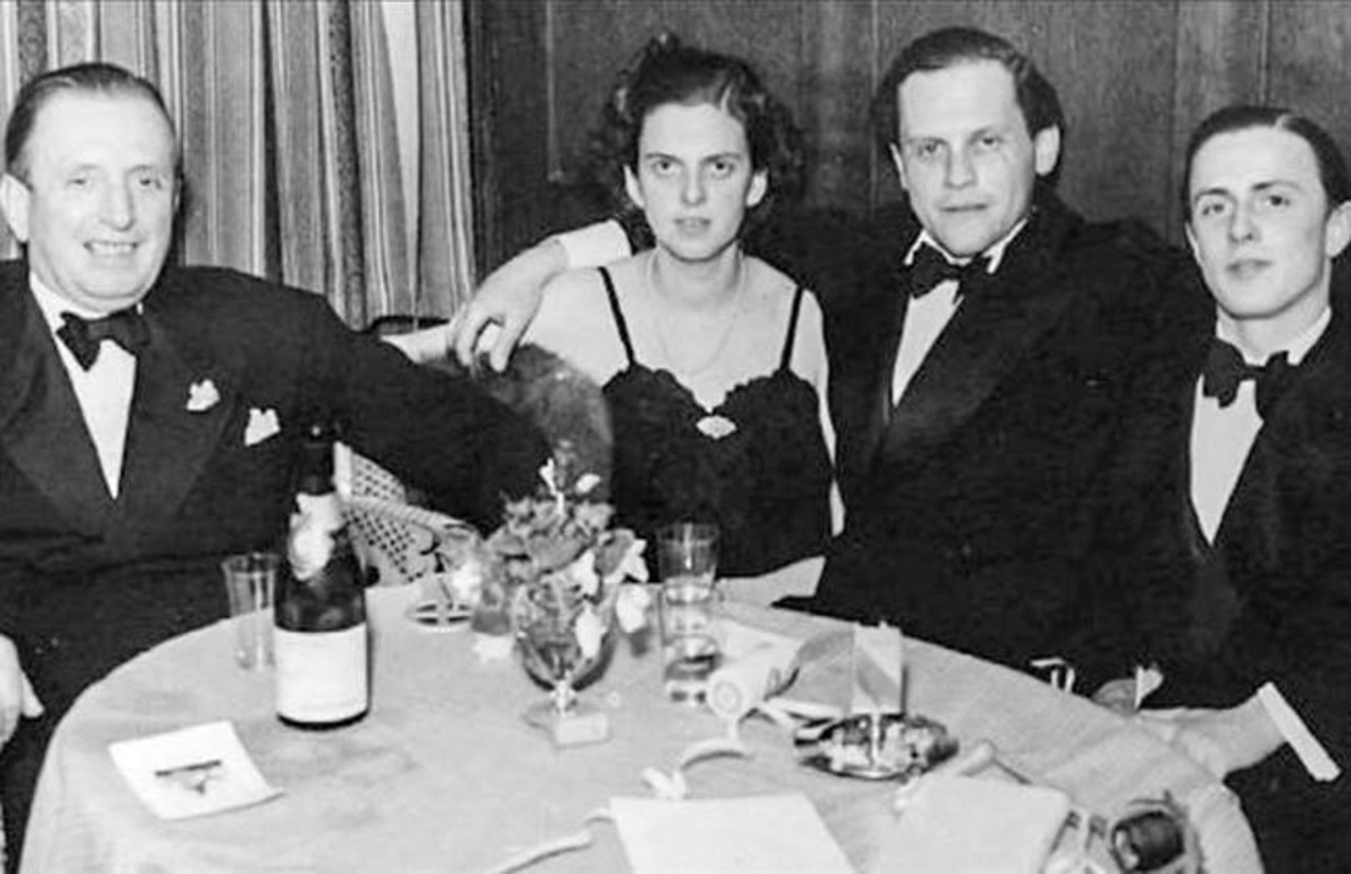 Heinrich Thyssen, su hija Margit, Ivan von Batthyany y Hans Thyssen-Bornemisza, en el hotel Palace de Davos, Suiza
