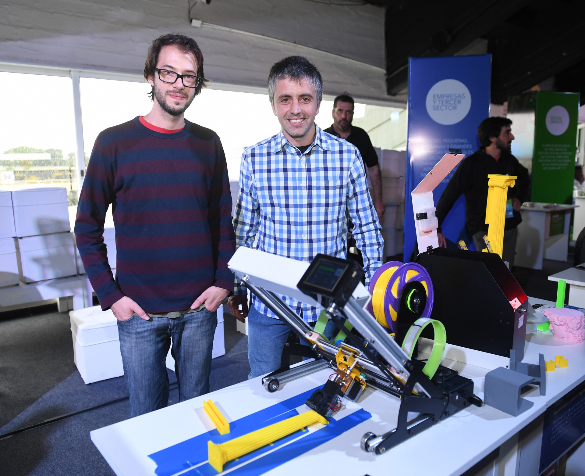 David Cimino Gonzalez y Federico Faure, creadores de 3Dry, secadora de filamento para impresión 3D, uno de los ganadores del premio Innovar