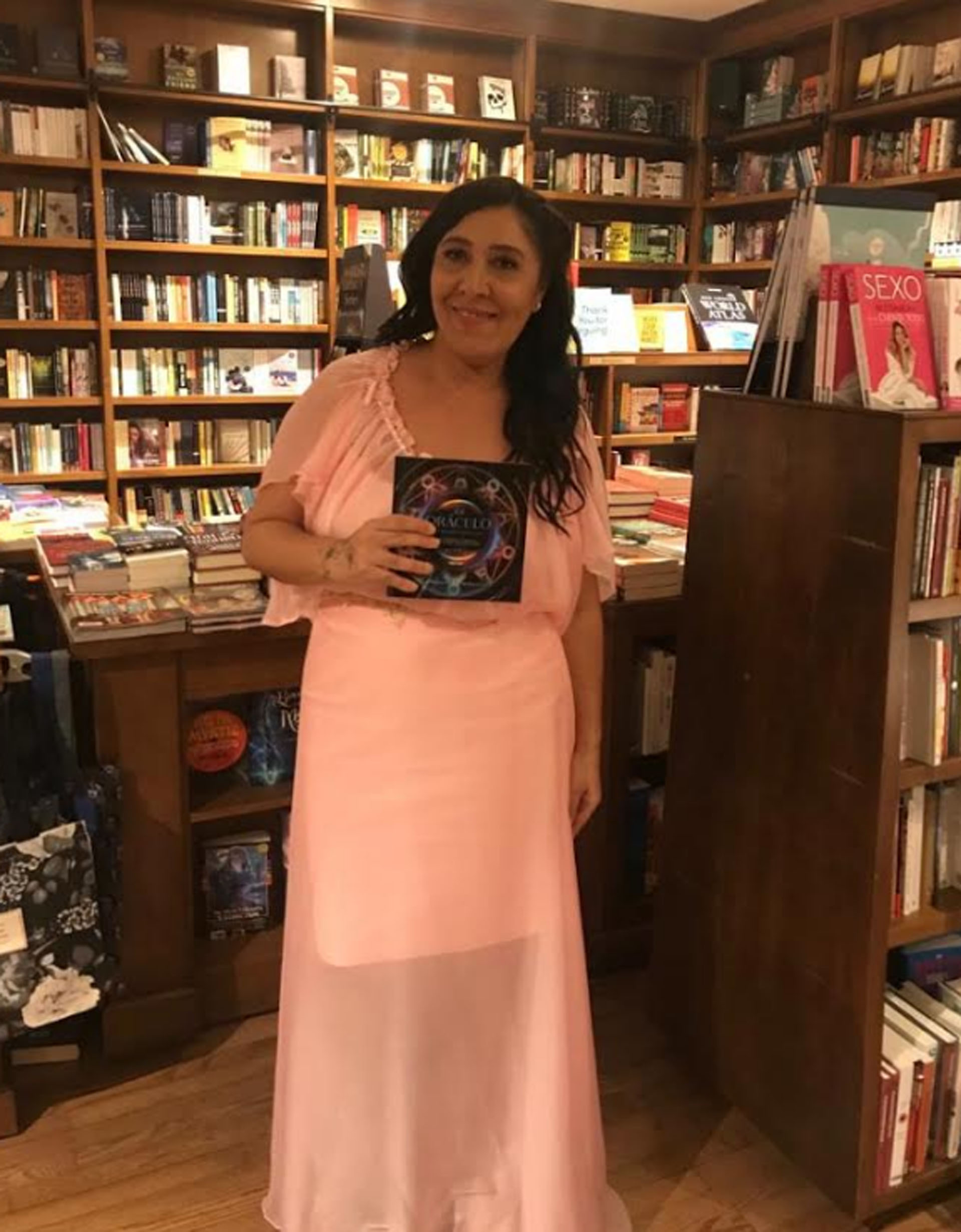 Pity la numeróloga presentó su libro, El oráculo de la numeración, en Miami