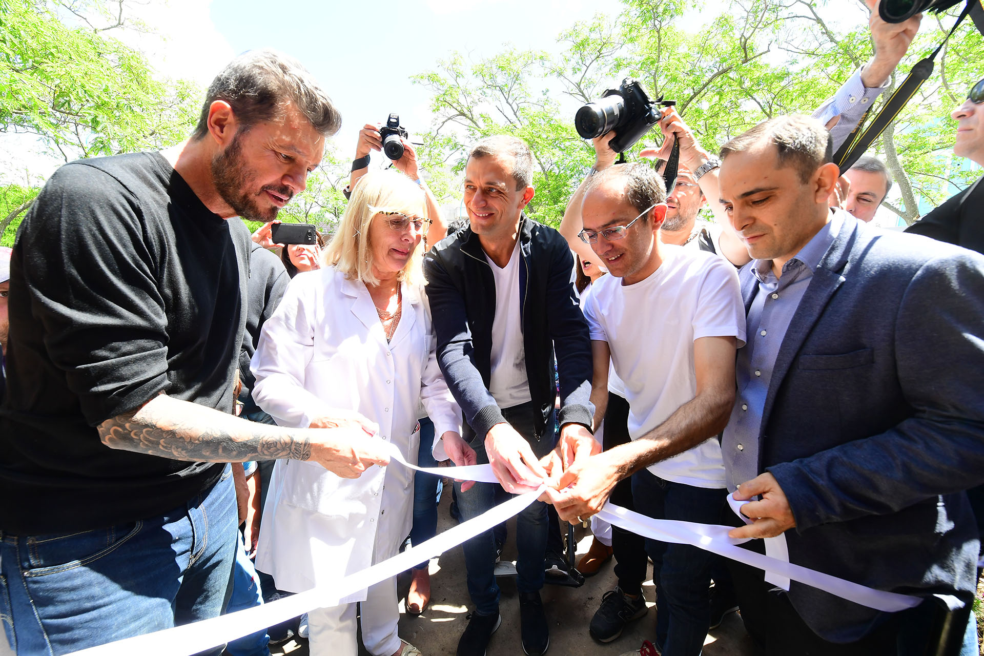 En la inauguración de la puesta en valor del Edificio de Salud Mental, con el intendente de Bolívar, Marcos Pisano y Eduardo “Bali” Bucca, ex intendente y actual diputado