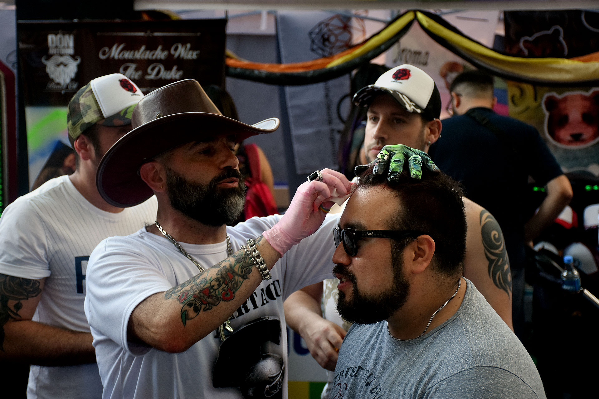 Además de música, también hubo caricaturistas, bodypainting, inflables y juegos