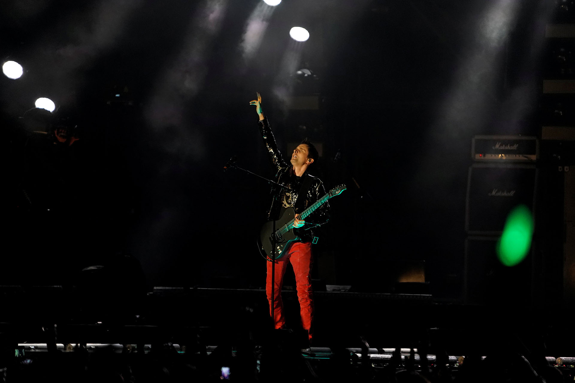 El grupo Muse protagonizó una de las más esperadas presentaciones de la noche