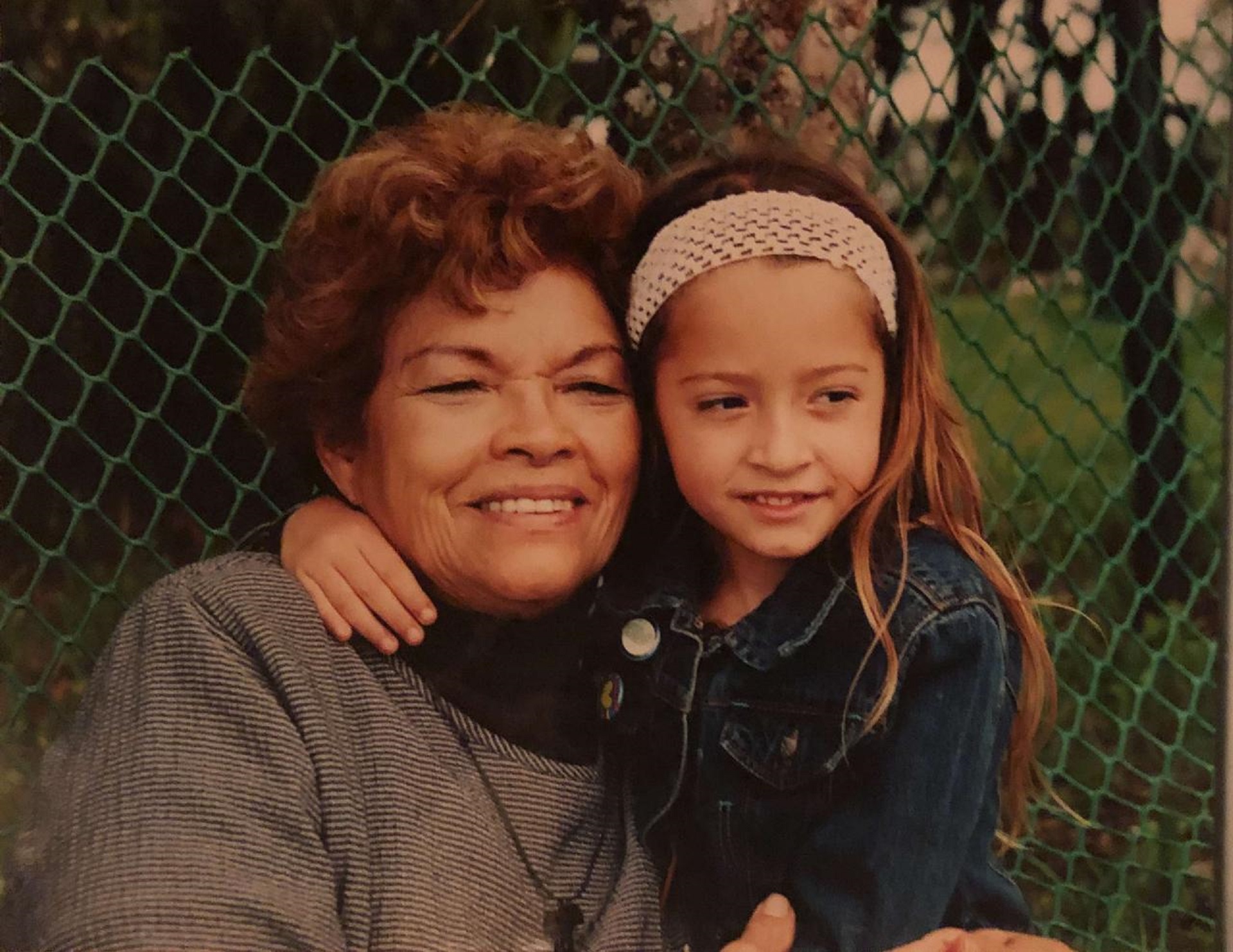 Tiziana Sabatini junto a su abuela