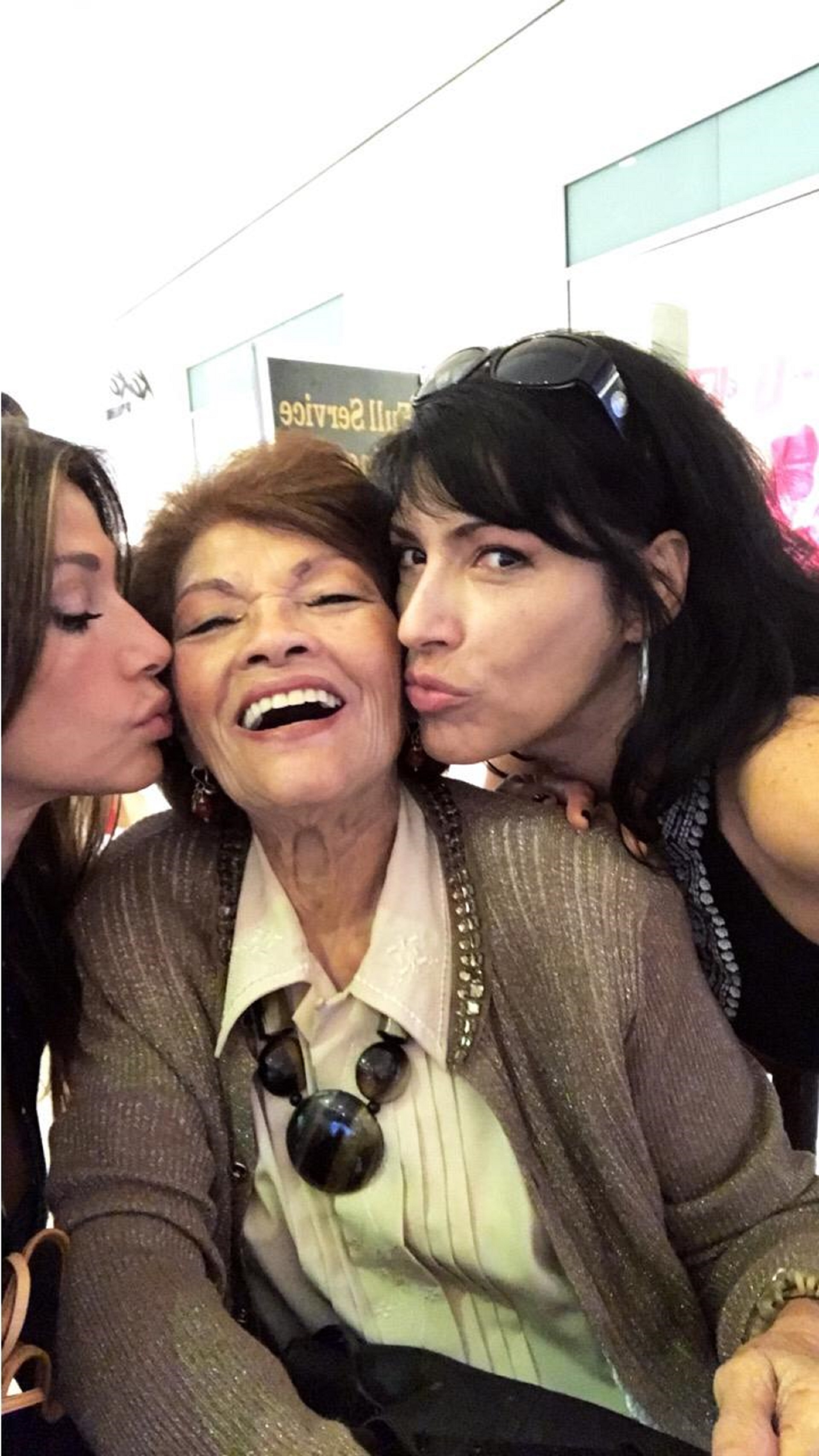 Catherine y su hermana Victoria (que también vive en Miami) junto a su madre