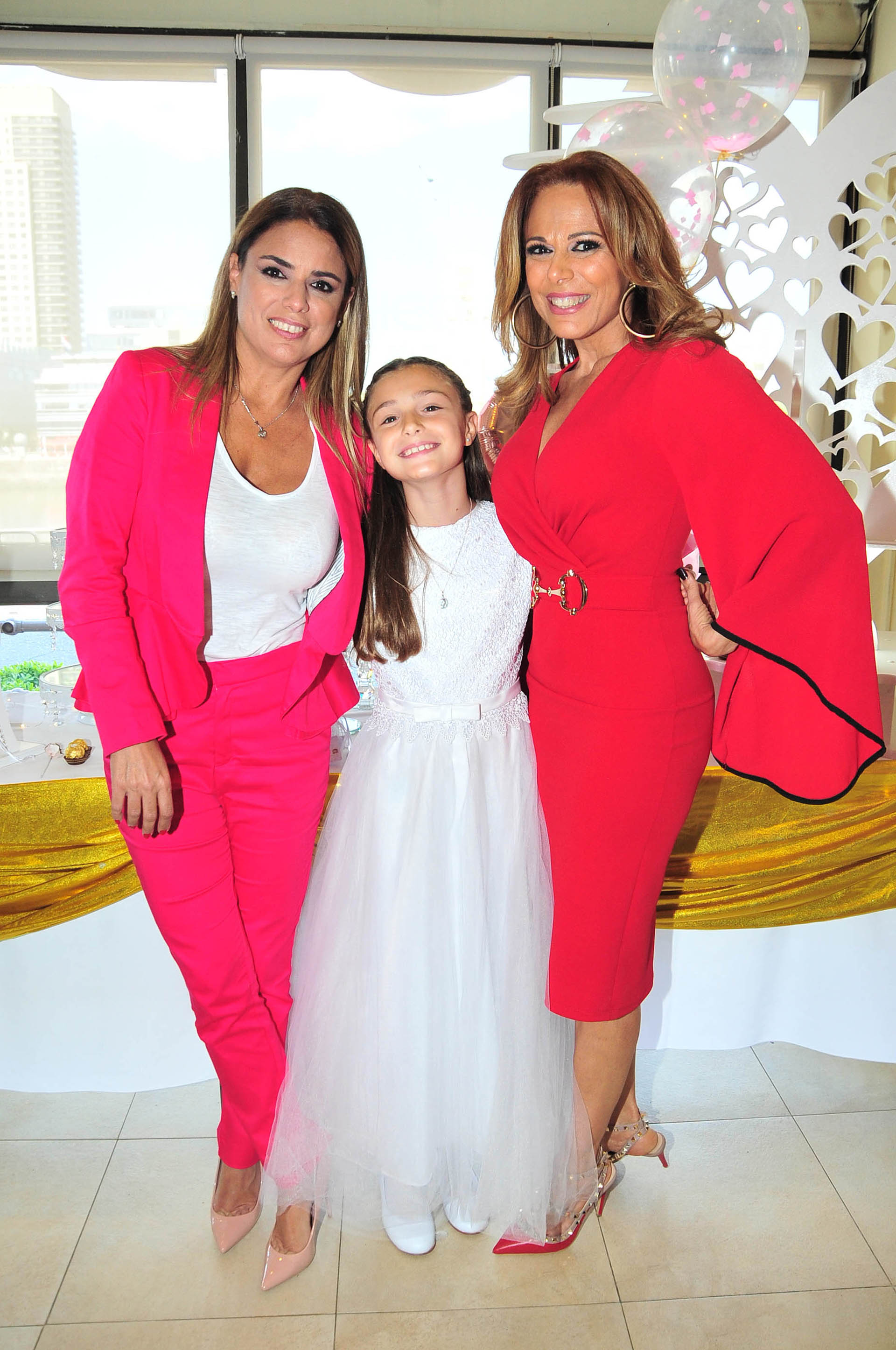 Mía con su mamá y su tía (Verónica Guerman / Teleshow)
