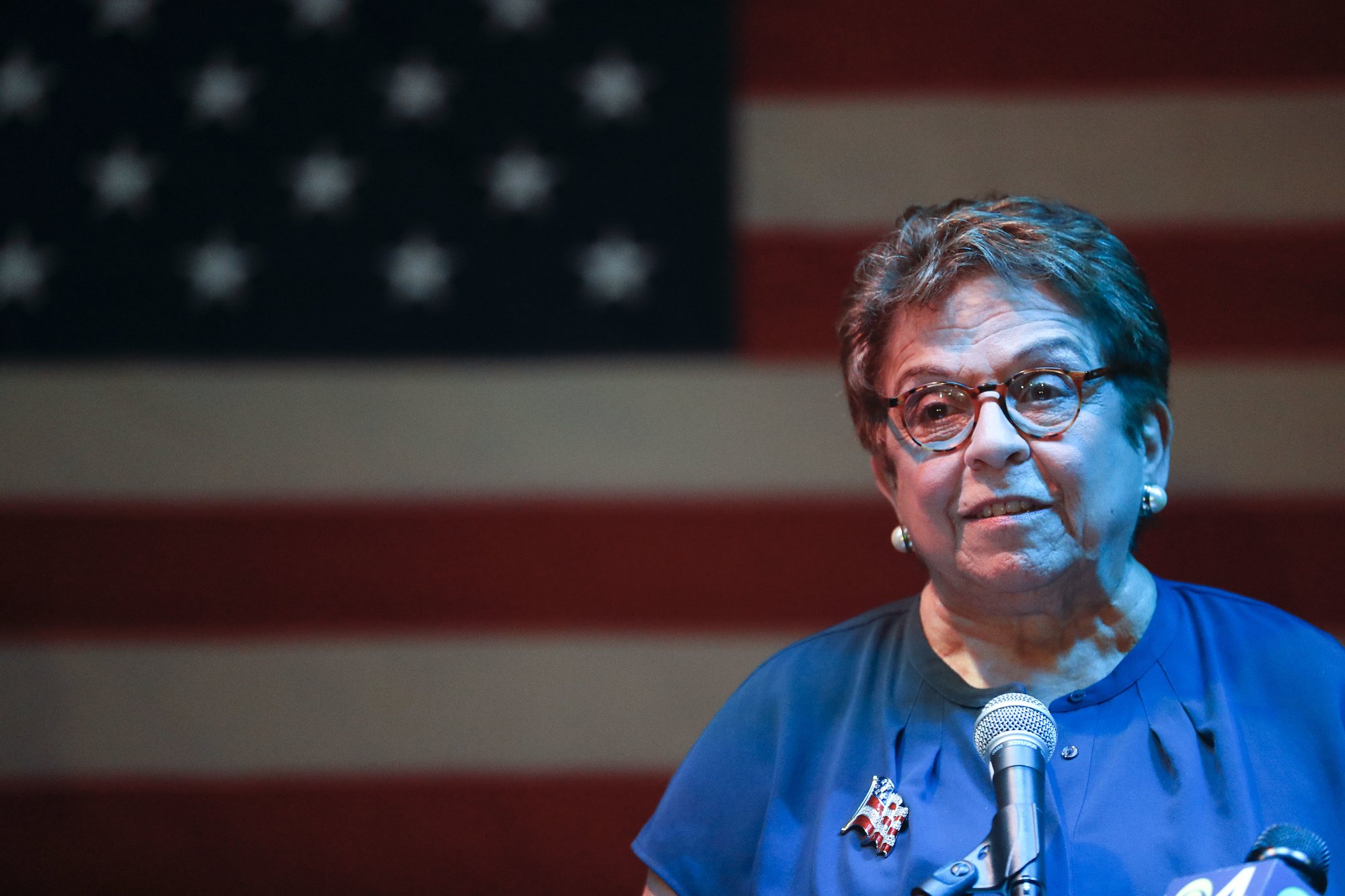 La demócrata Donna Shalala se quedó con la banca de la republicana Ileana Ros-Lehtinen.