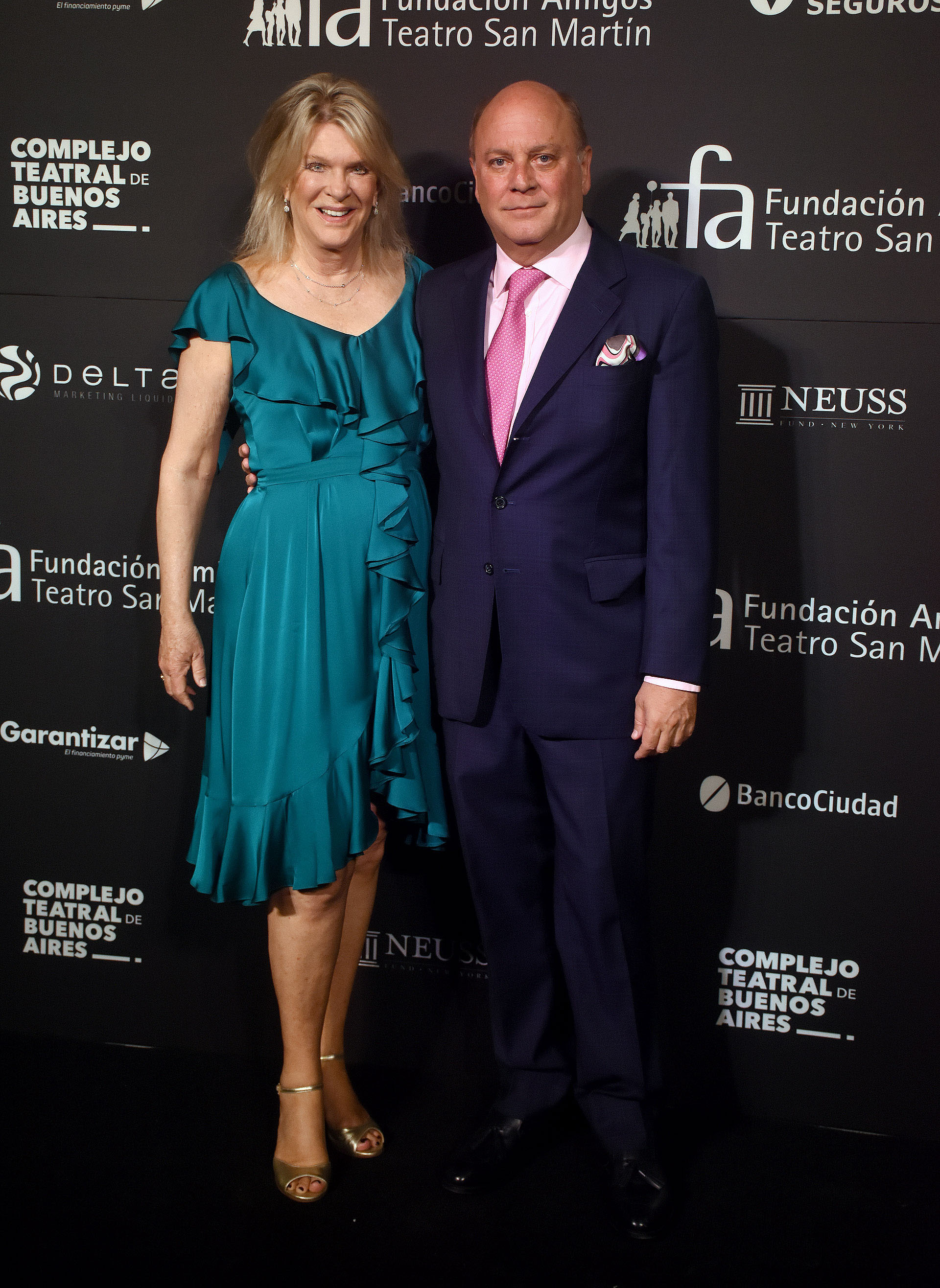 Eva Thesleff de Soldati, presidente de la Fundación Amigos del Teatro San Martín, y Martín Cabrales, vicepresidente de la Fundación Amigos del Teatro San Martín. La Fundación acompaña las acciones del Complejo Teatral de Buenos Aires, para promover la participación y accesibilidad ciudadana, en la oferta cultural de reconocida calidad que ofrece la institución