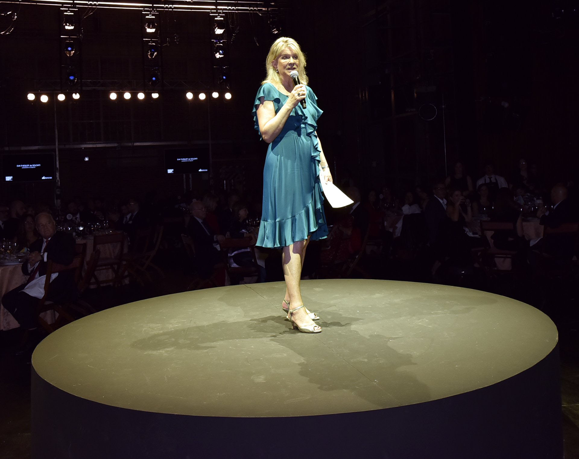 Eva Thesleff de Soldati, presidente de la Fundación Amigos del Teatro San Martín, durante su discurso en la tradicional gala a beneficio