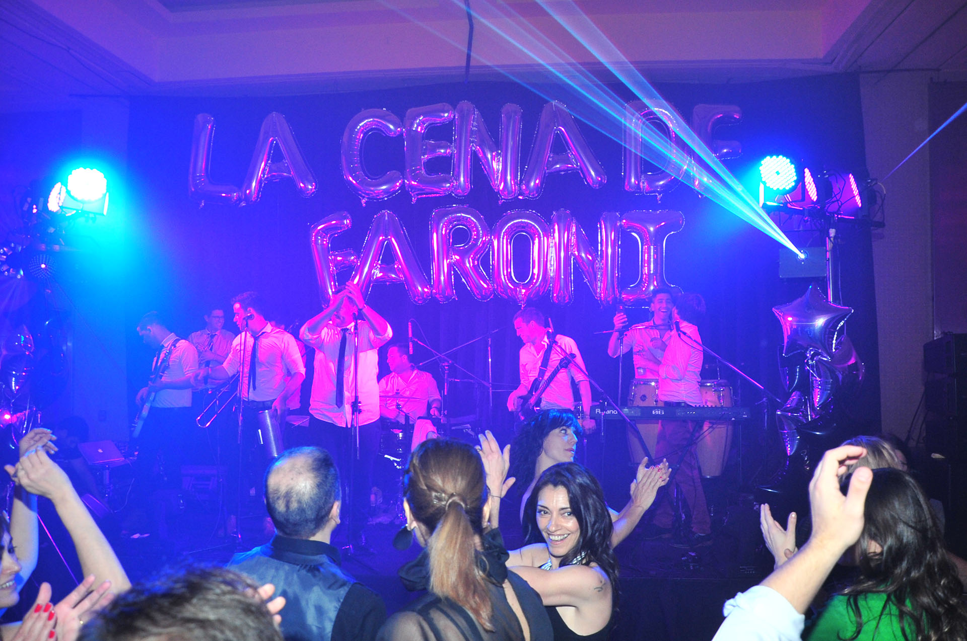 En la fiesta, los famosos se divirtieron con un show musical