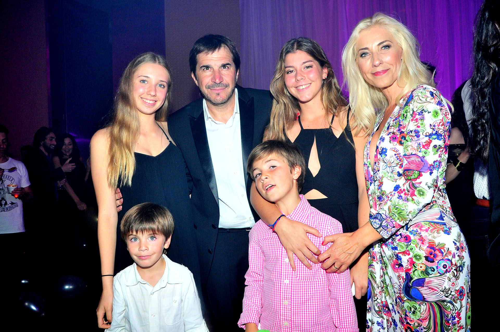 Javier Faroni, con su esposa e hijos